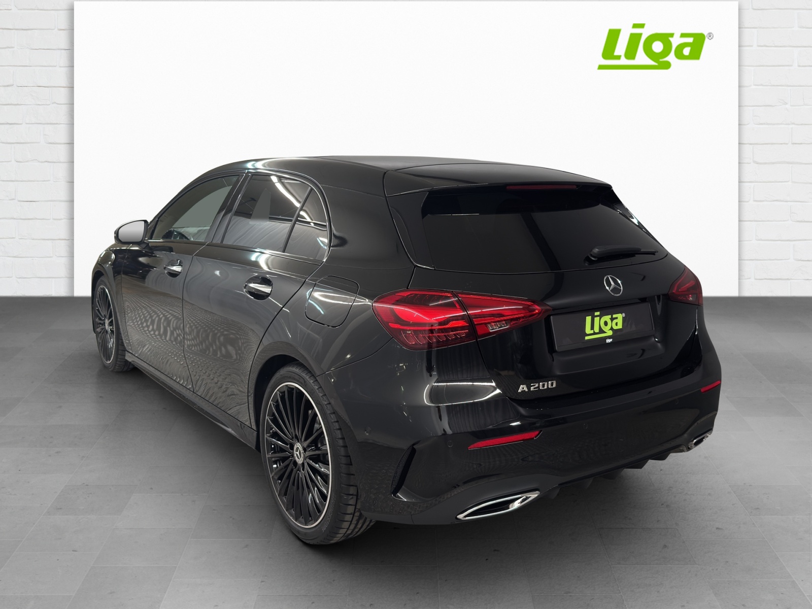 MERCEDES-BENZ A 200 AMG Line Night Star-image-3