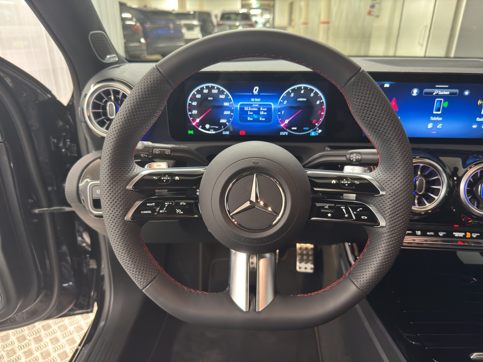 MERCEDES-BENZ A 200 AMG Line Night Star-image-14