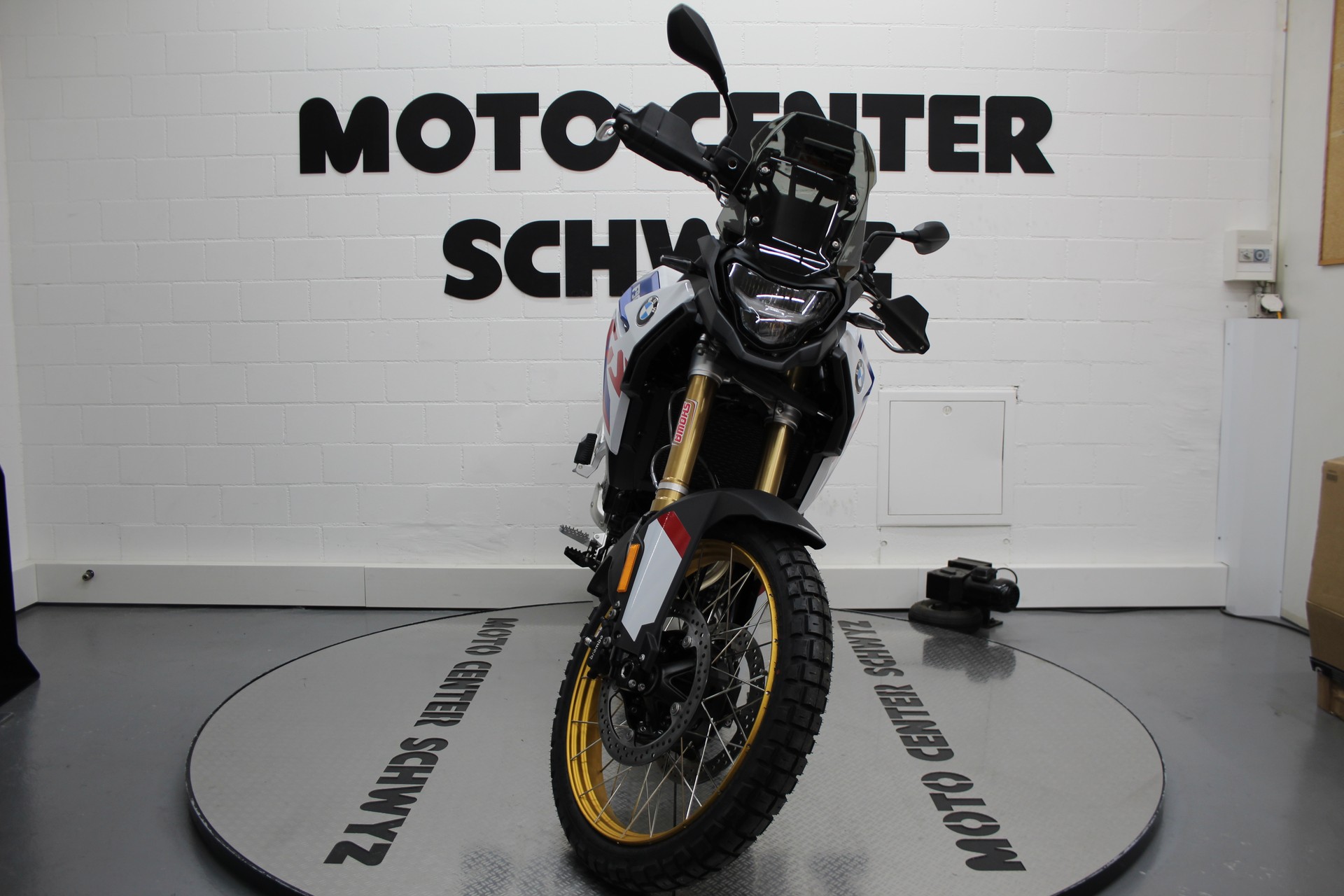 BMW F 900 GS-showroom-element-2