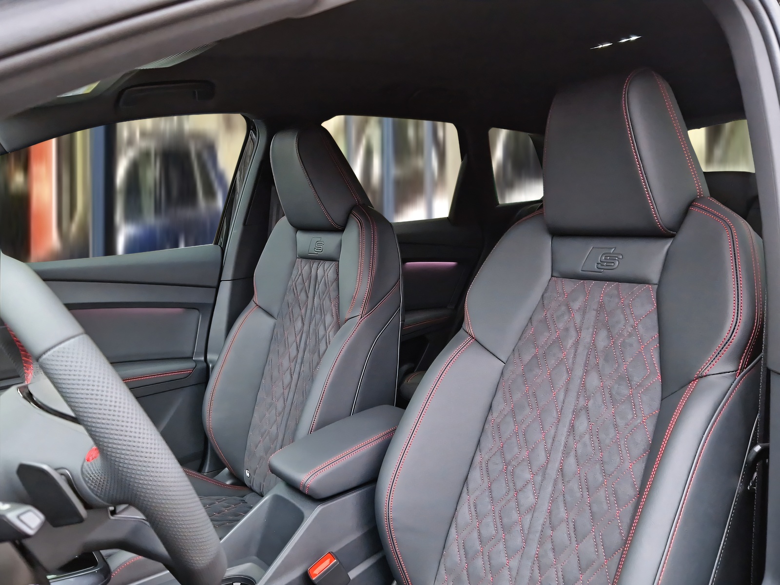 AUDI Q4 e-tron 45 Edition Swiss Ski quattro Mythosschwarz Metallic-image-7