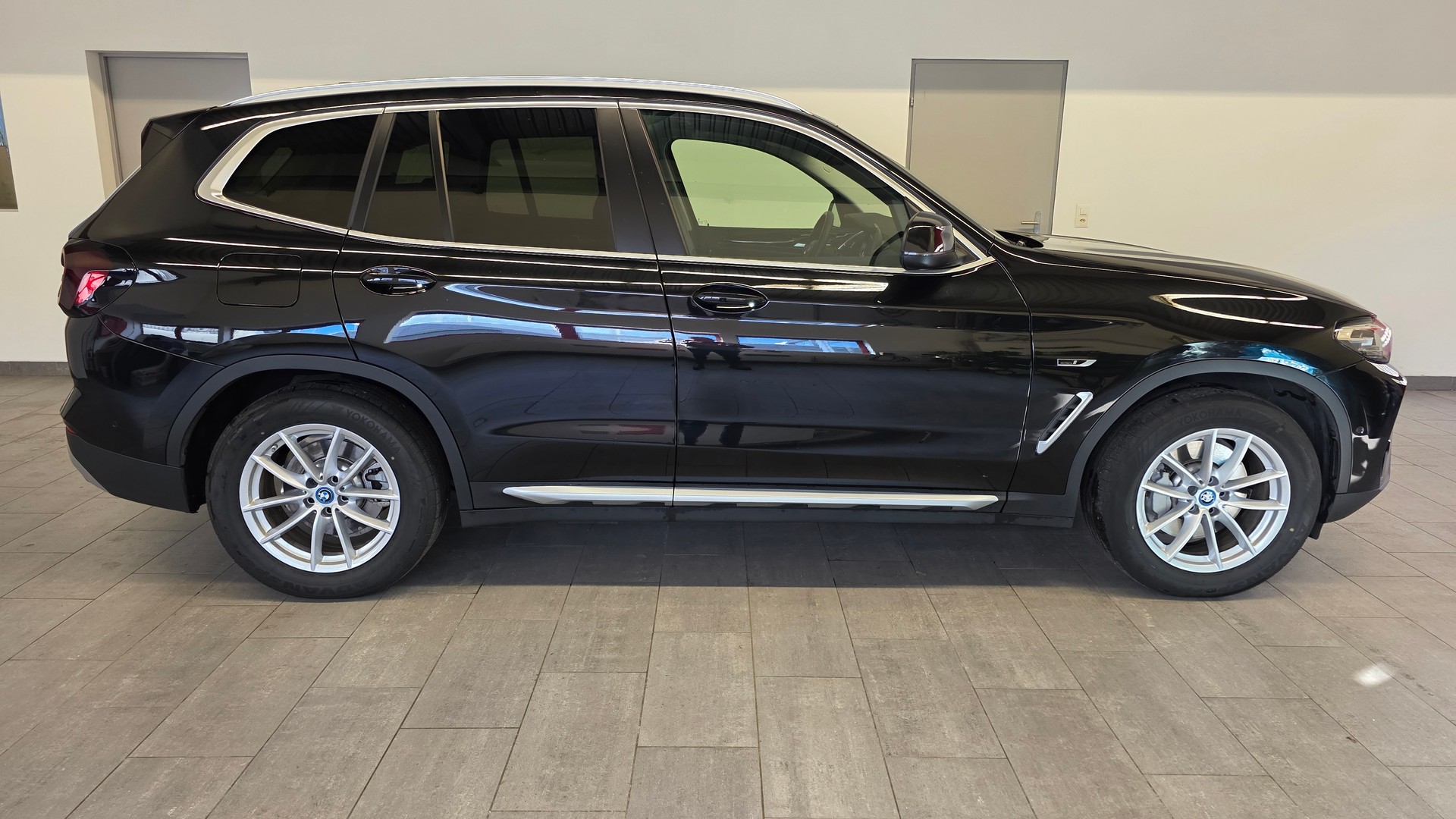 BMW X3 xDrive 30e-showroom-element-2