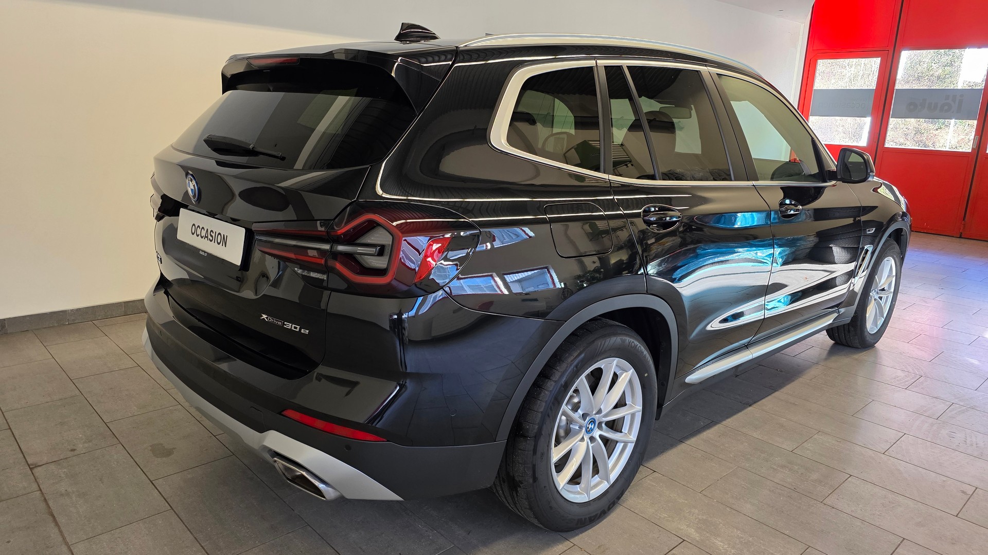 BMW X3 xDrive 30e-showroom-element-3