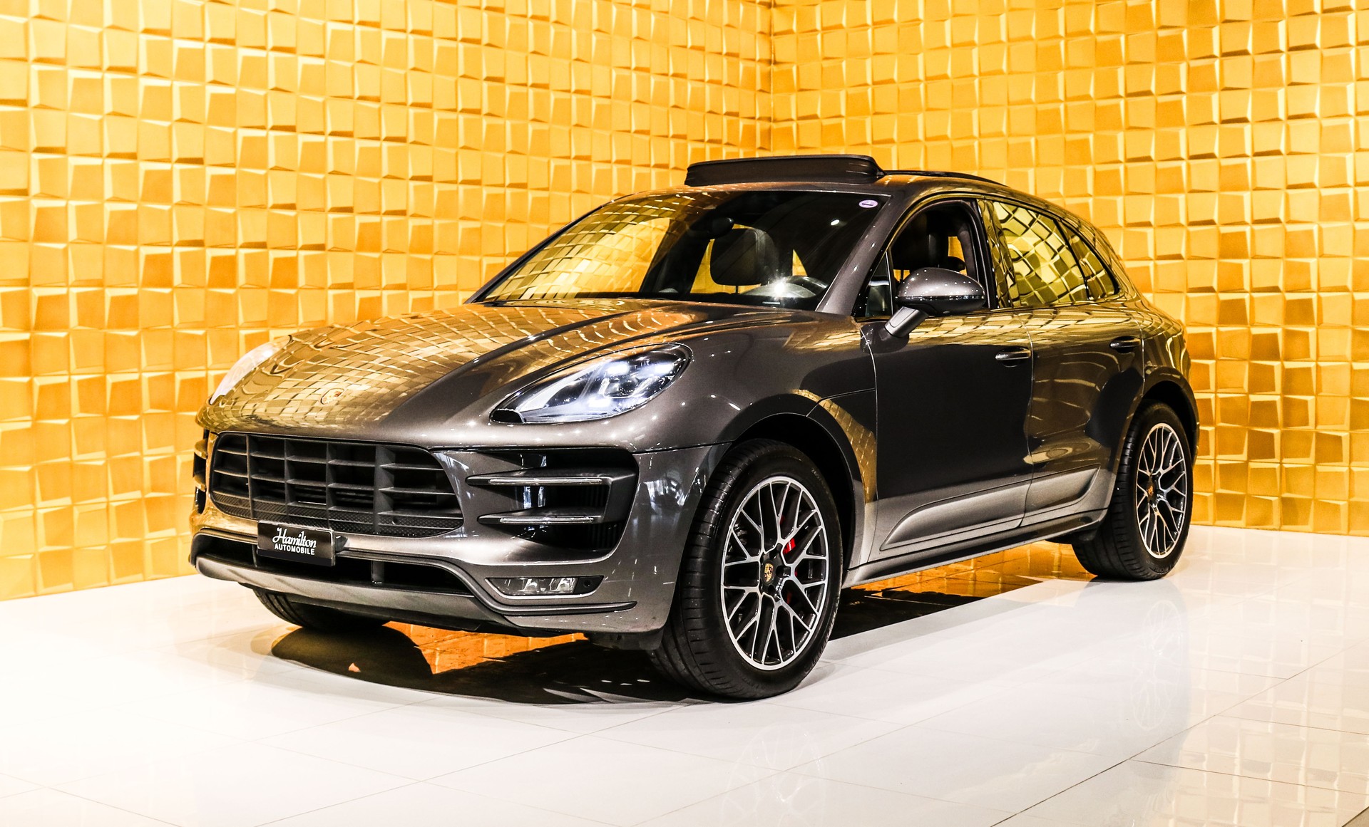 PORSCHE Macan Turbo Performance PDK-image-3