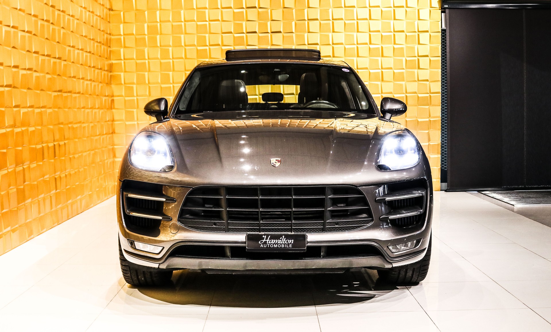 PORSCHE Macan Turbo Performance PDK-image-2