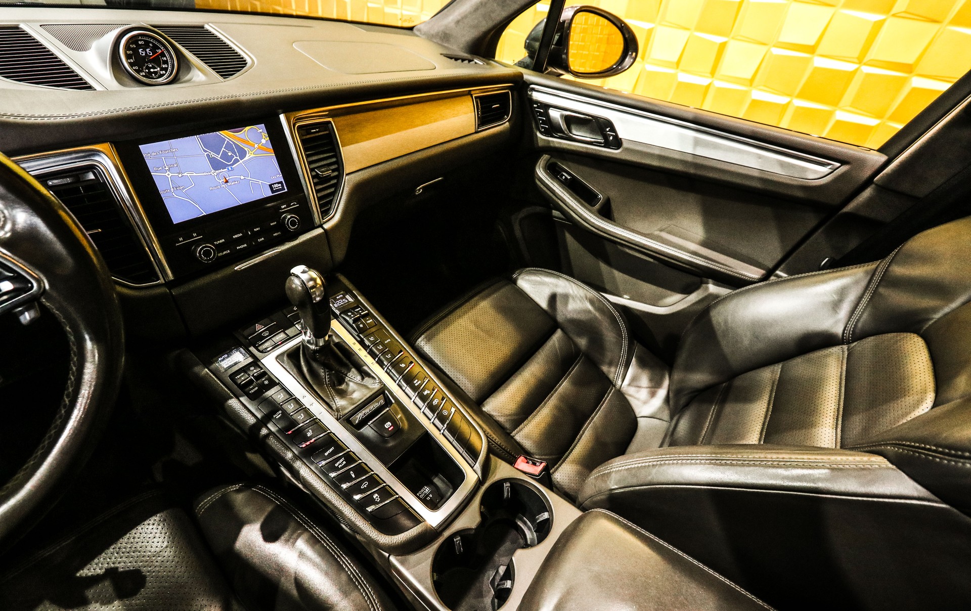 PORSCHE Macan Turbo Performance PDK-image-15