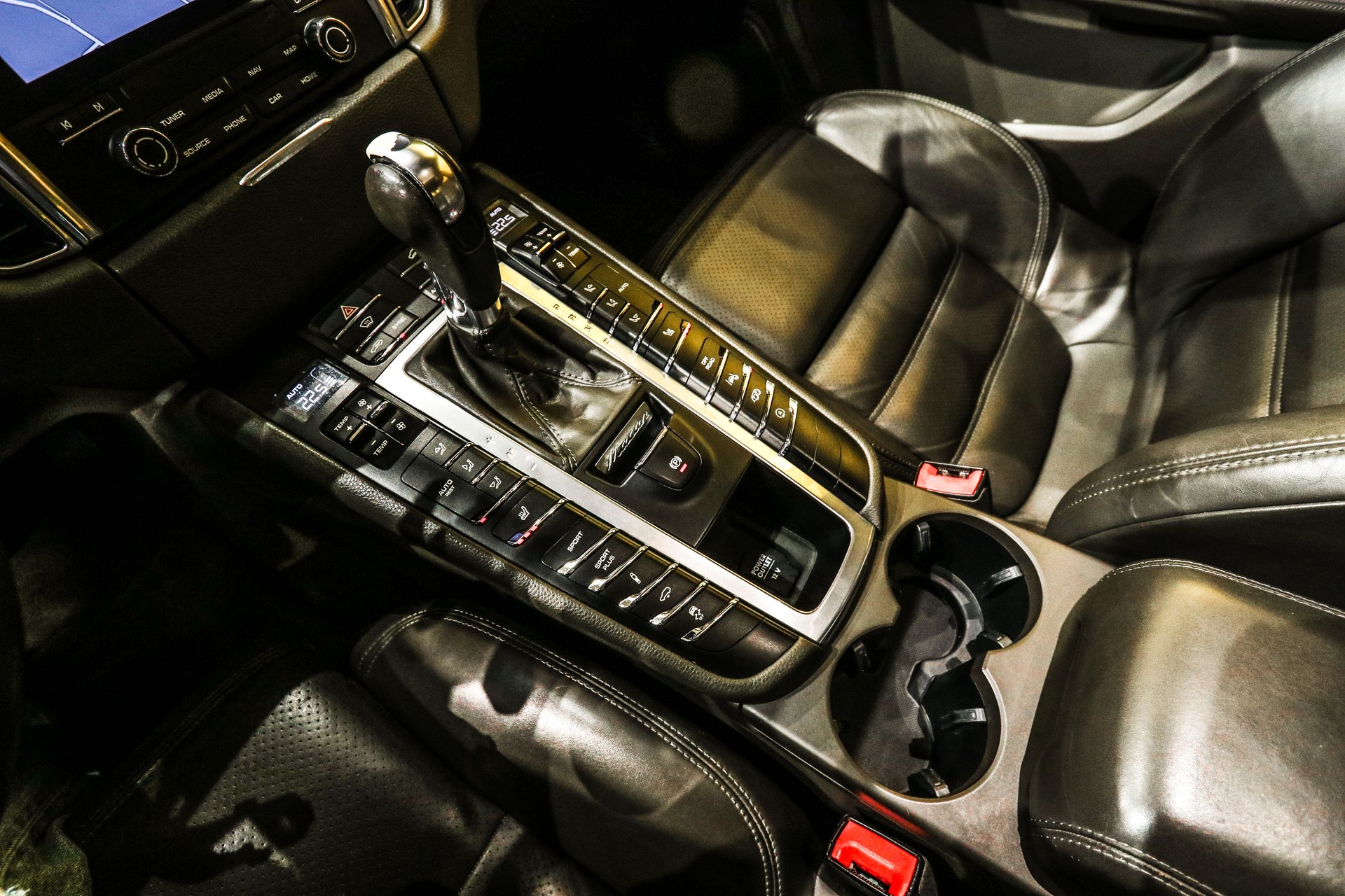PORSCHE Macan Turbo Performance PDK-image-16