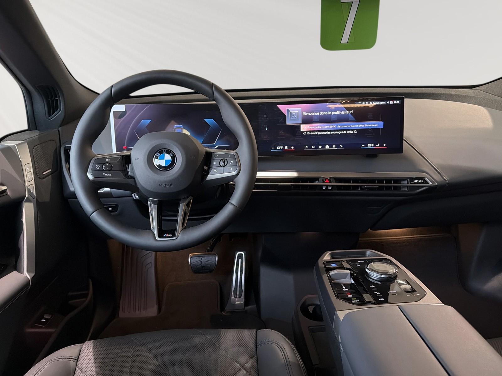 BMW iX xDrive60-showroom-element-3