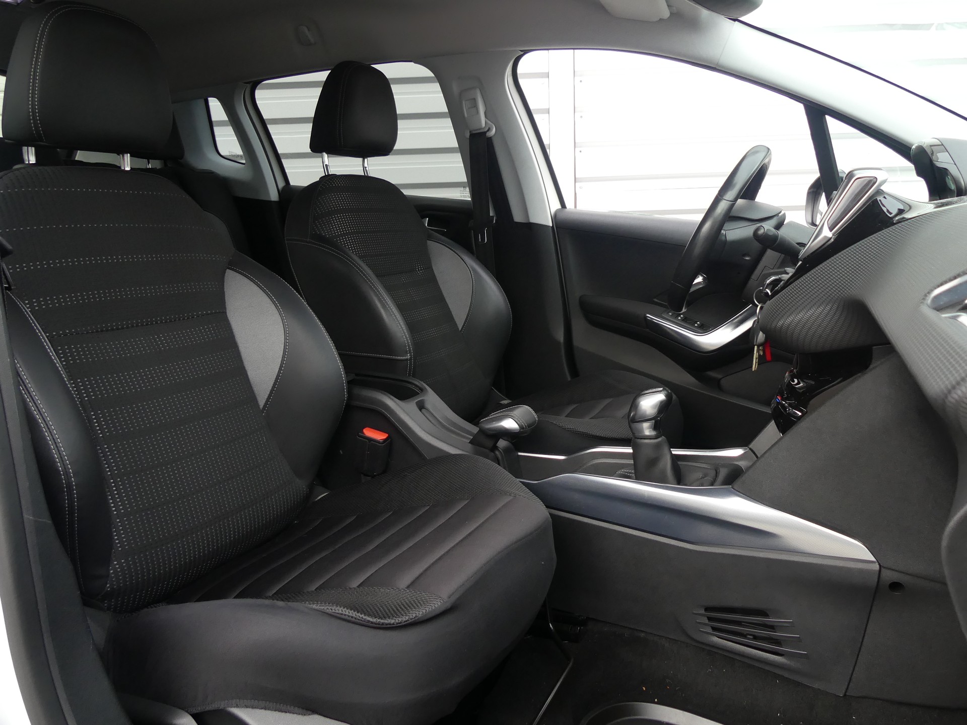 PEUGEOT 2008 1.6 VTI Allure-image-5