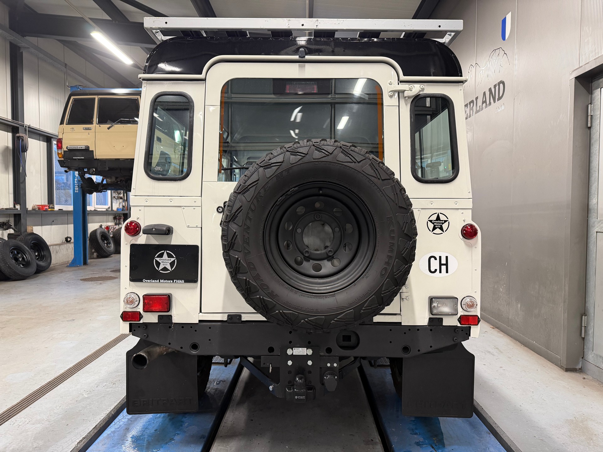 LAND ROVER Defender 110 SW 2.5 Td5-showroom-element-3