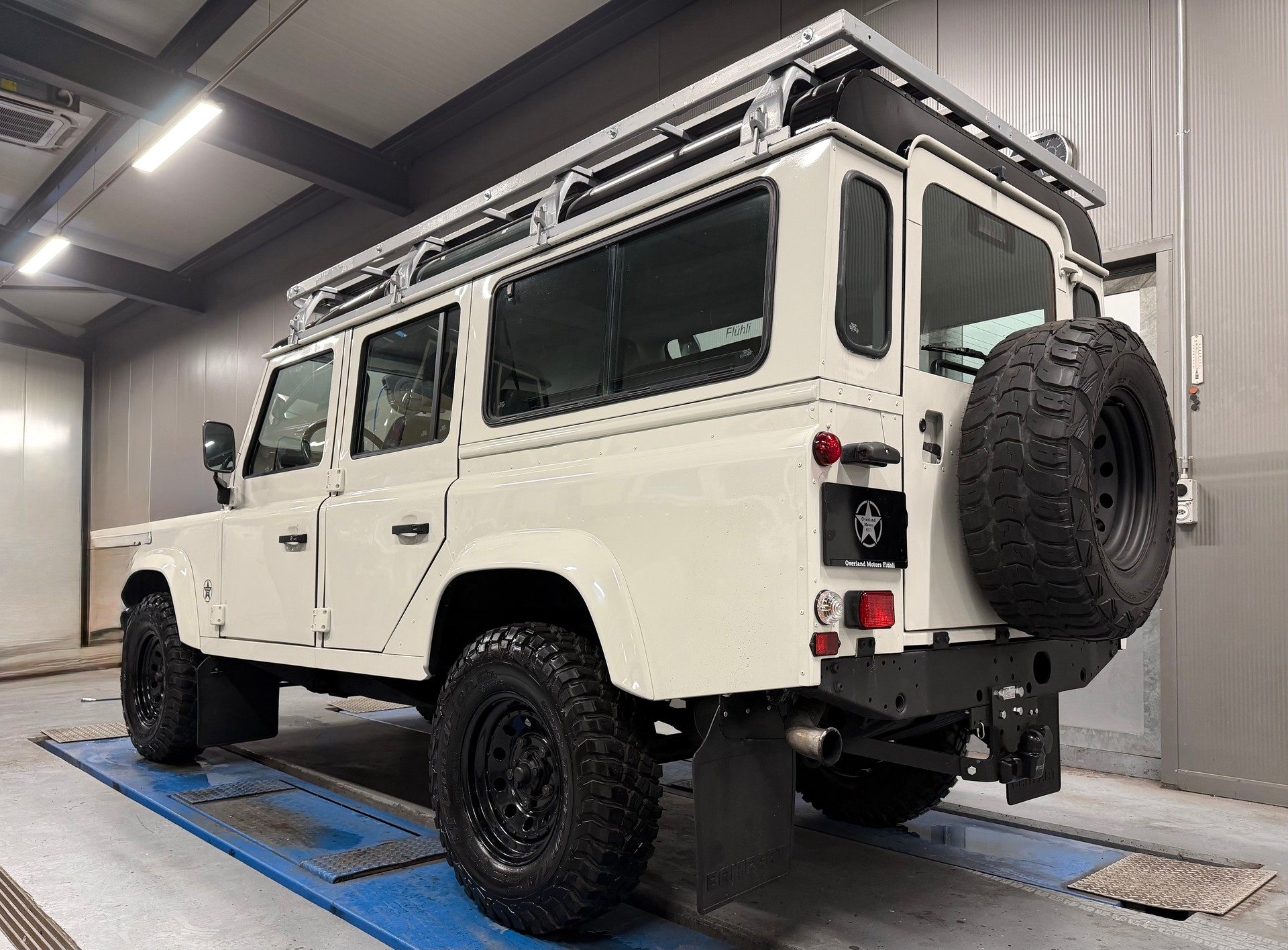 LAND ROVER Defender 110 SW 2.5 Td5-showroom-element-2