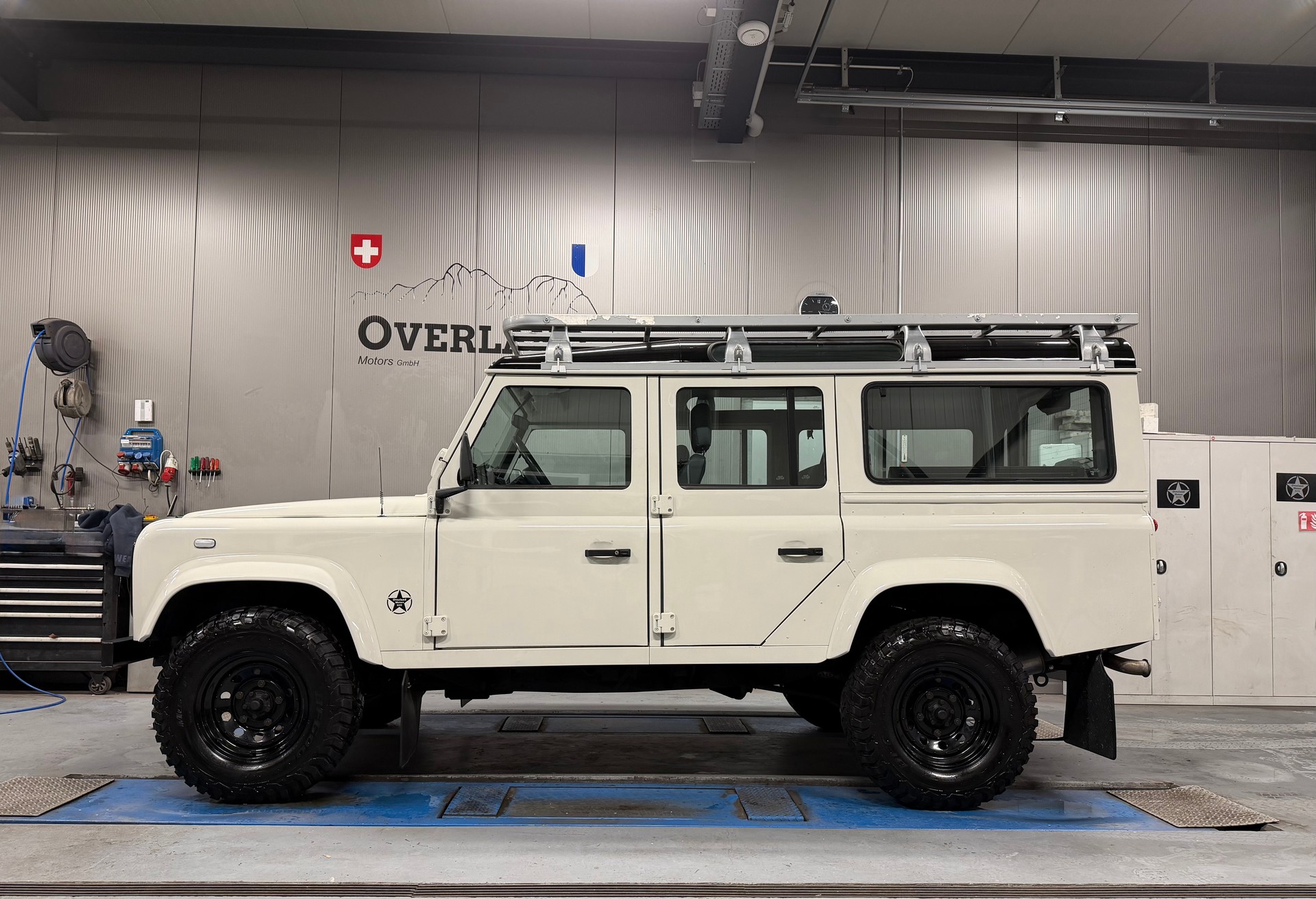 LAND ROVER Defender 110 SW 2.5 Td5-showroom-element-1