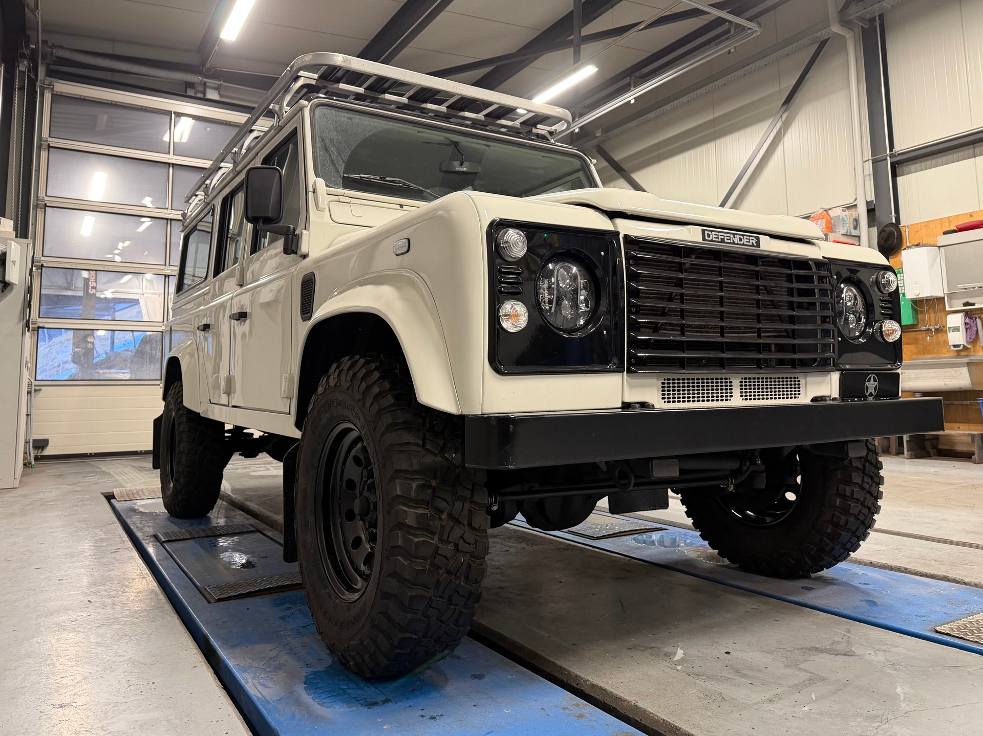 LAND ROVER Defender 110 SW 2.5 Td5-image-5