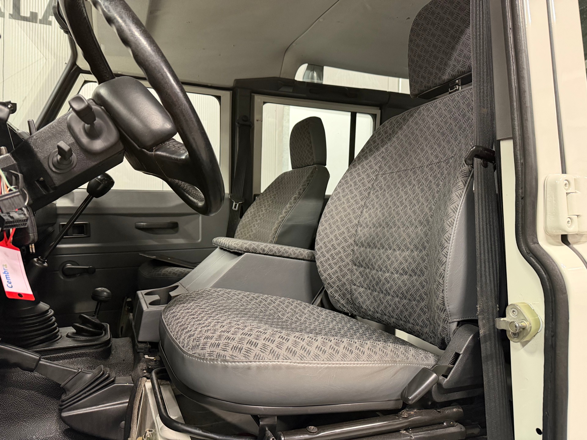 LAND ROVER Defender 110 SW 2.5 Td5-image-8