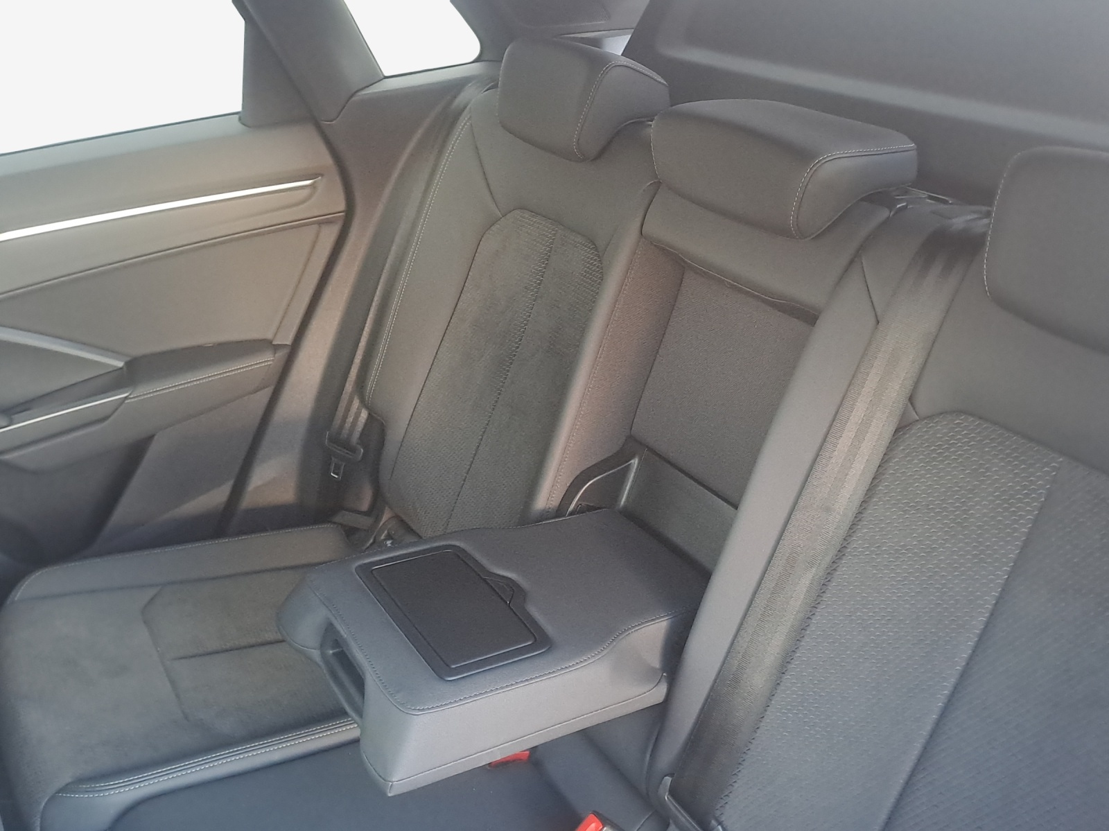 AUDI Q3 45 TFSI e S line Attraction S-tronic-image-12