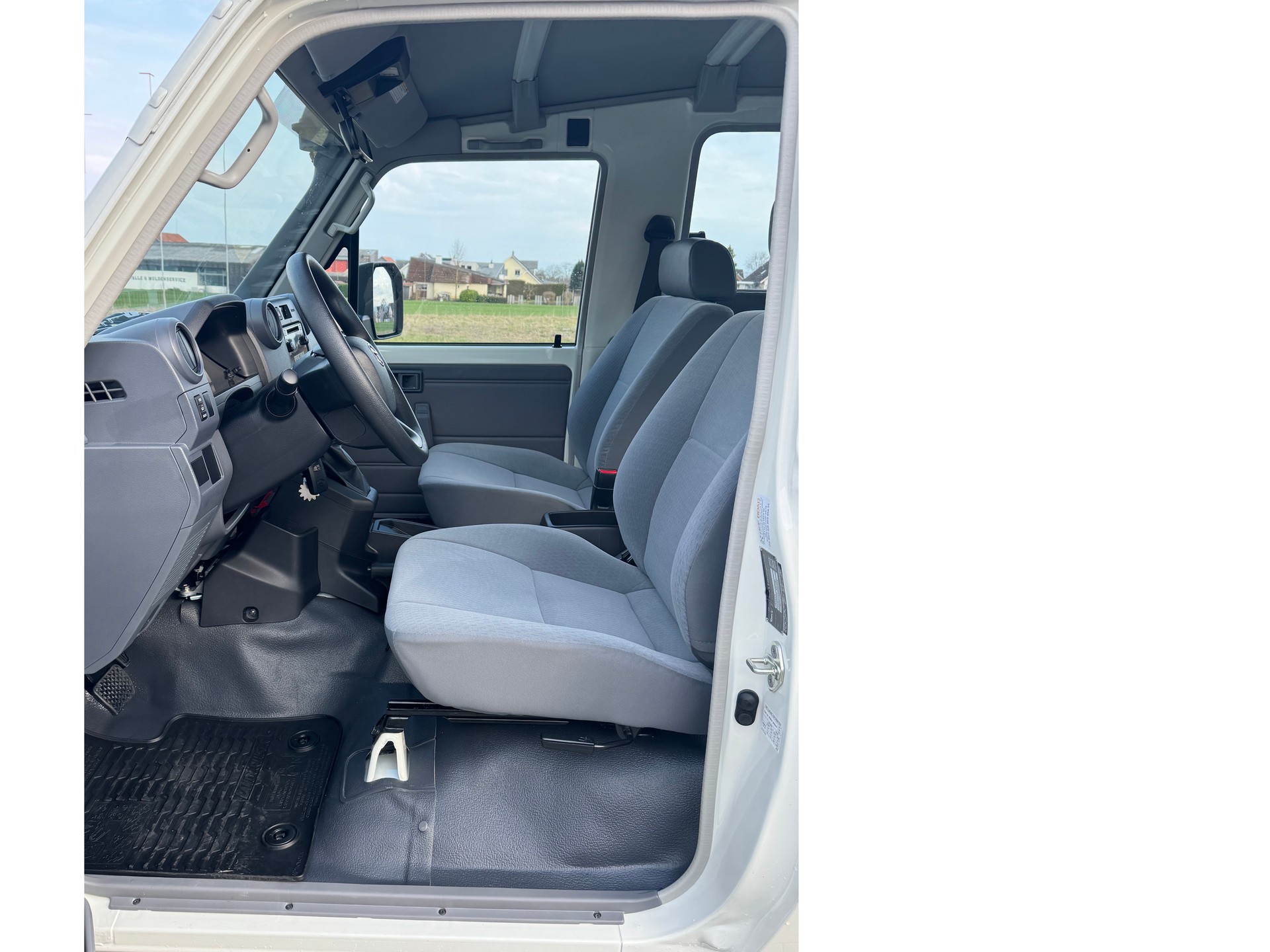 TOYOTA Land Cruiser GRJ78 4.0 V6-image-11