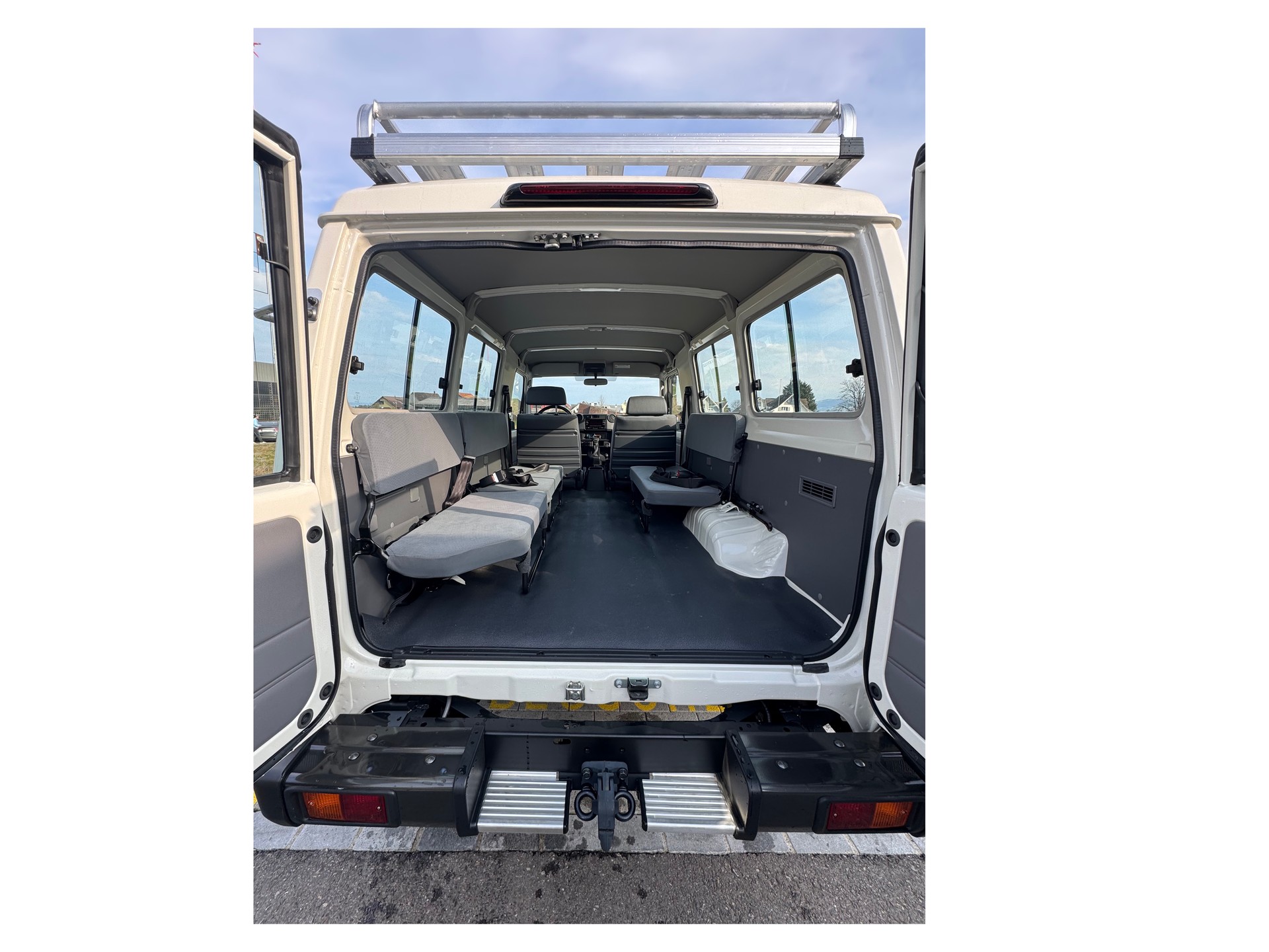 TOYOTA Land Cruiser GRJ78 4.0 V6-image-6