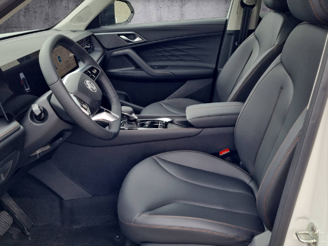 MG HS 1.5 Hybrid Luxury-image-4