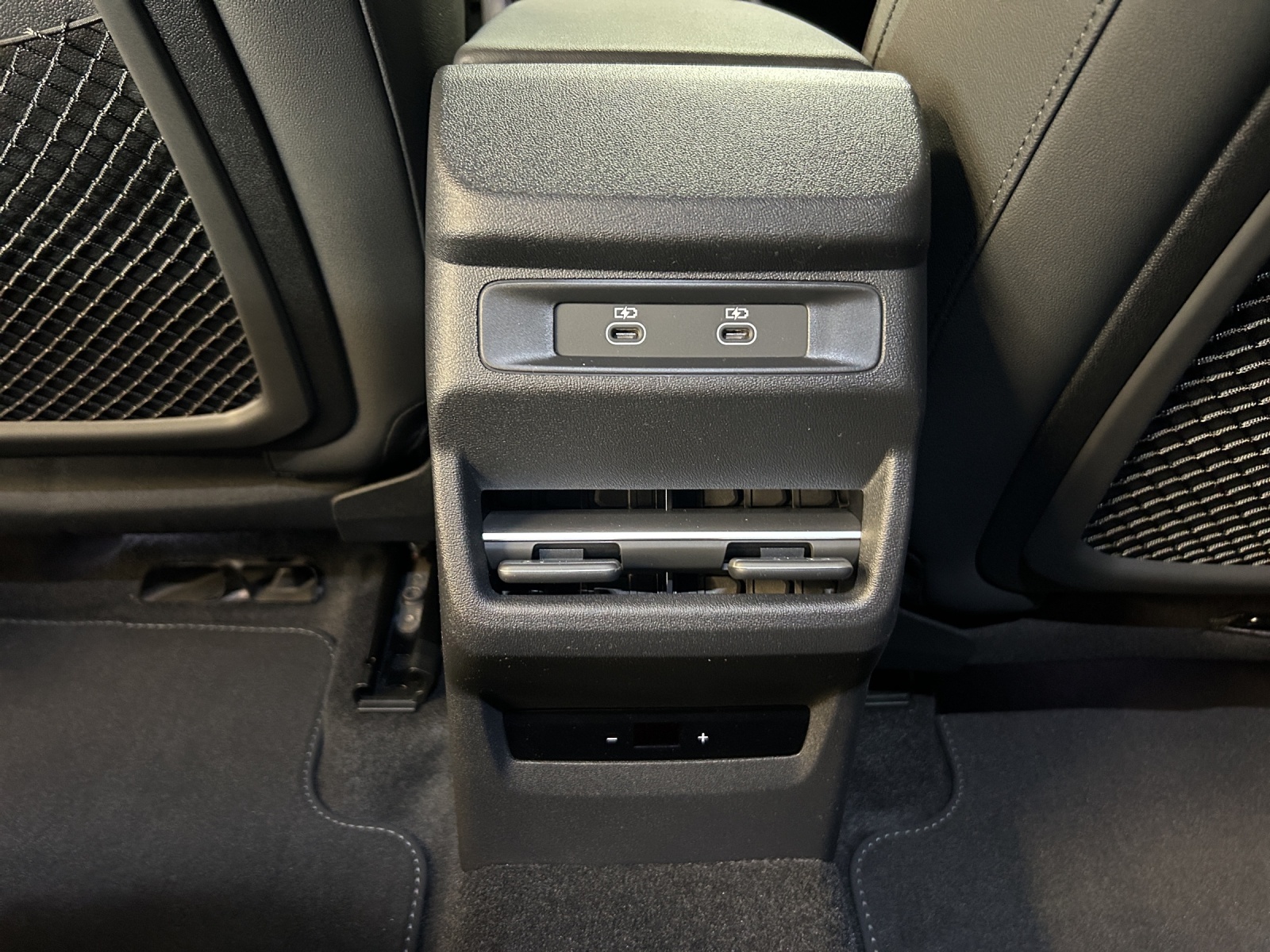 AUDI Q3 Sportback e-hybrid 200 kW S tronig-image-14