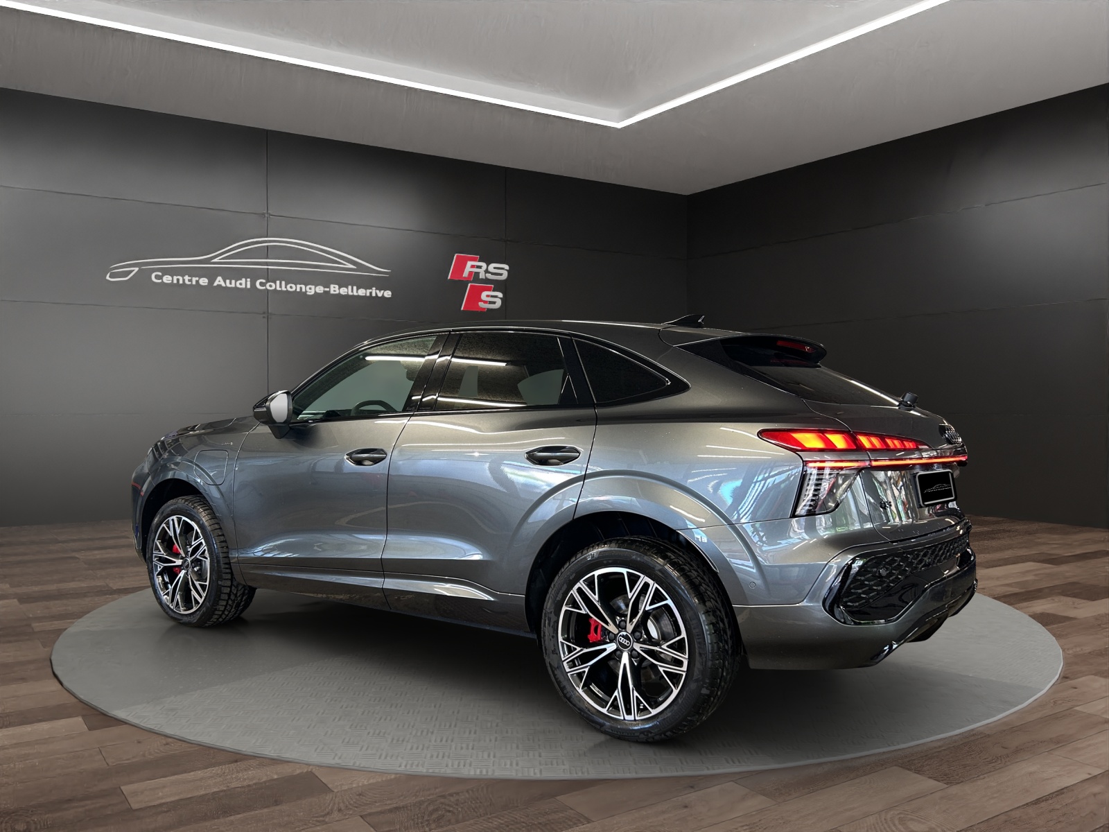AUDI Q3 Sportback e-hybrid 200 kW S tronig-image-3