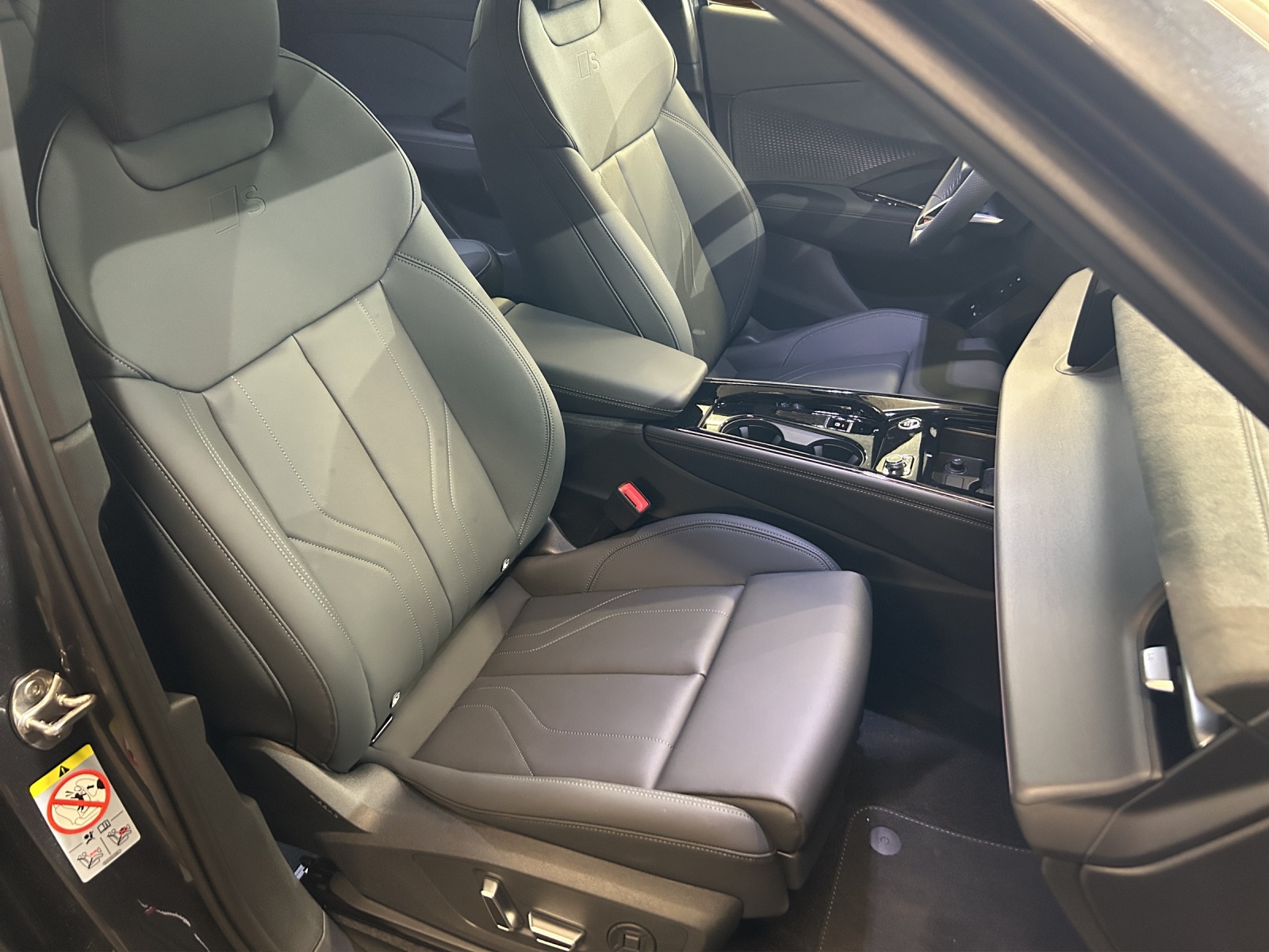 AUDI Q3 Sportback e-hybrid 200 kW S tronig-image-15
