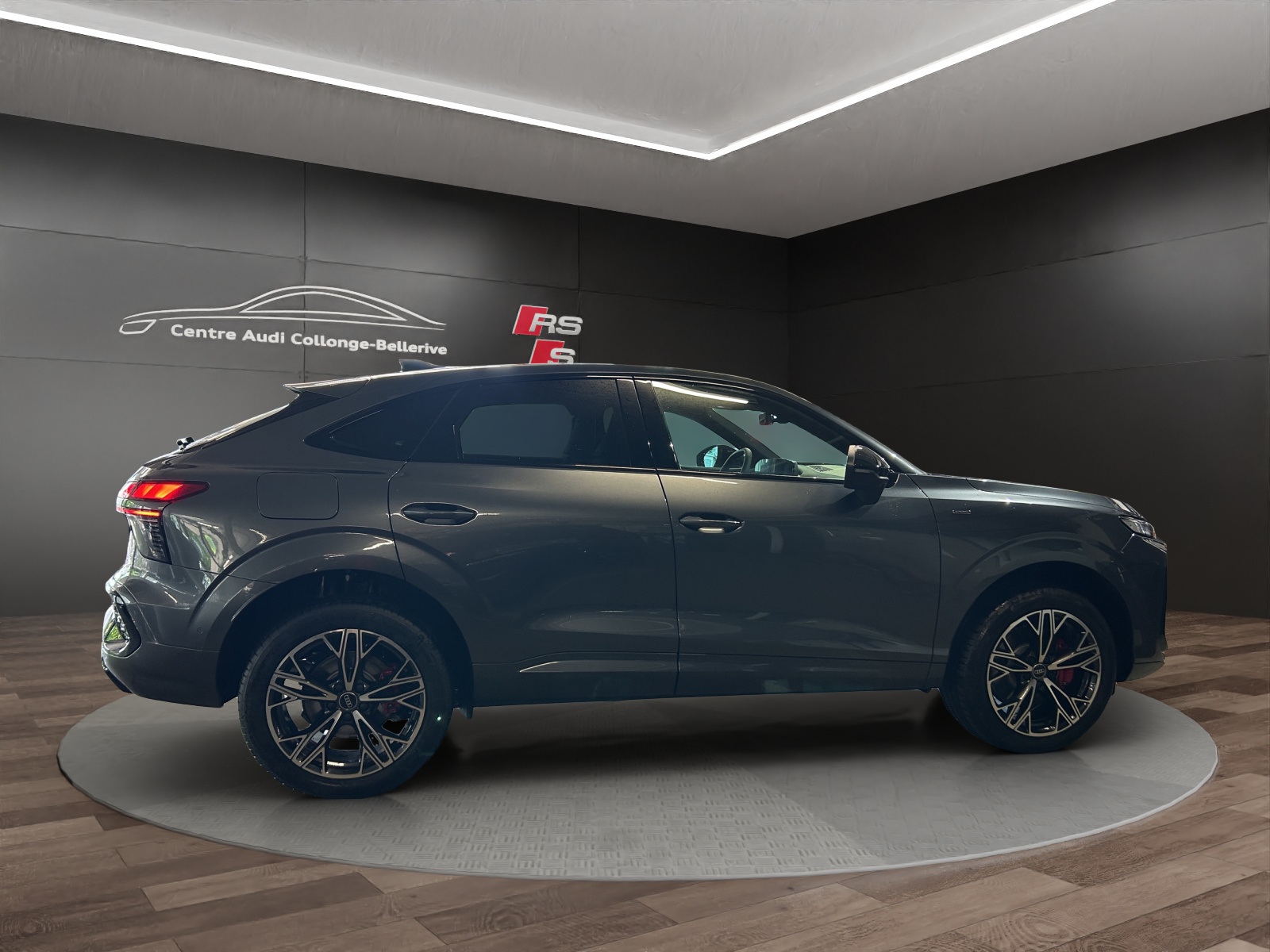 AUDI Q3 Sportback e-hybrid 200 kW S tronig-image-6