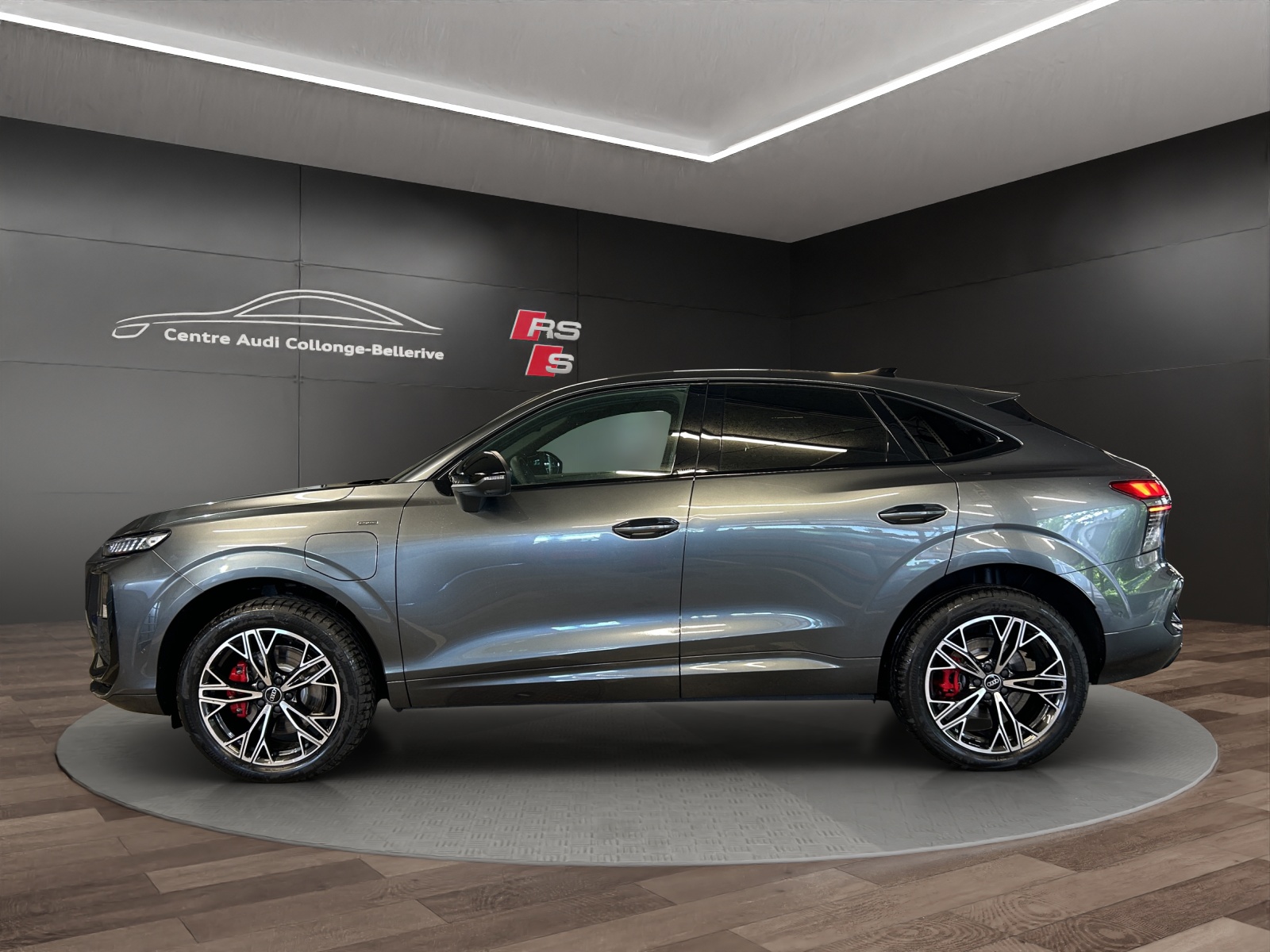 AUDI Q3 Sportback e-hybrid 200 kW S tronig-image-2