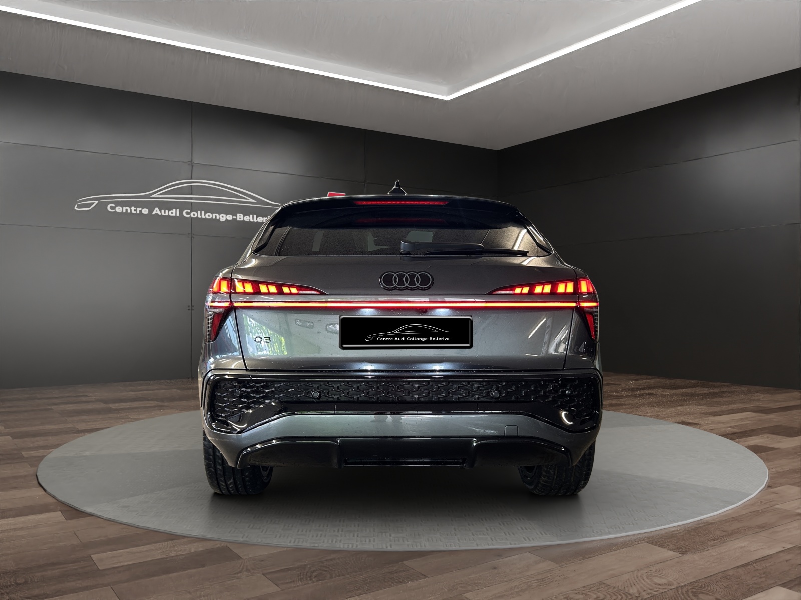 AUDI Q3 Sportback e-hybrid 200 kW S tronig-image-4