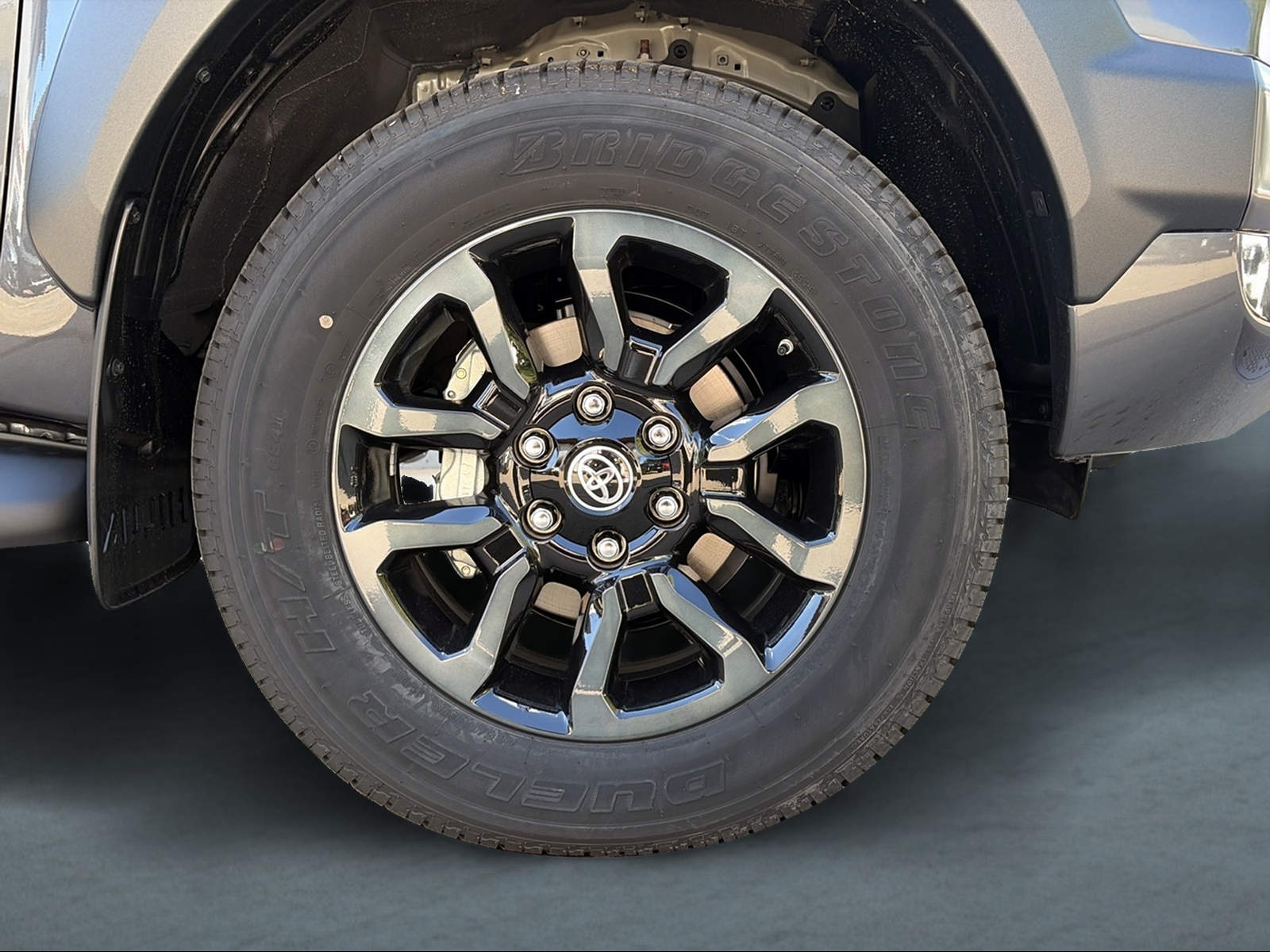 TOYOTA Hilux 2.8d MHEV Invincible Double Cab 4x4-image-4