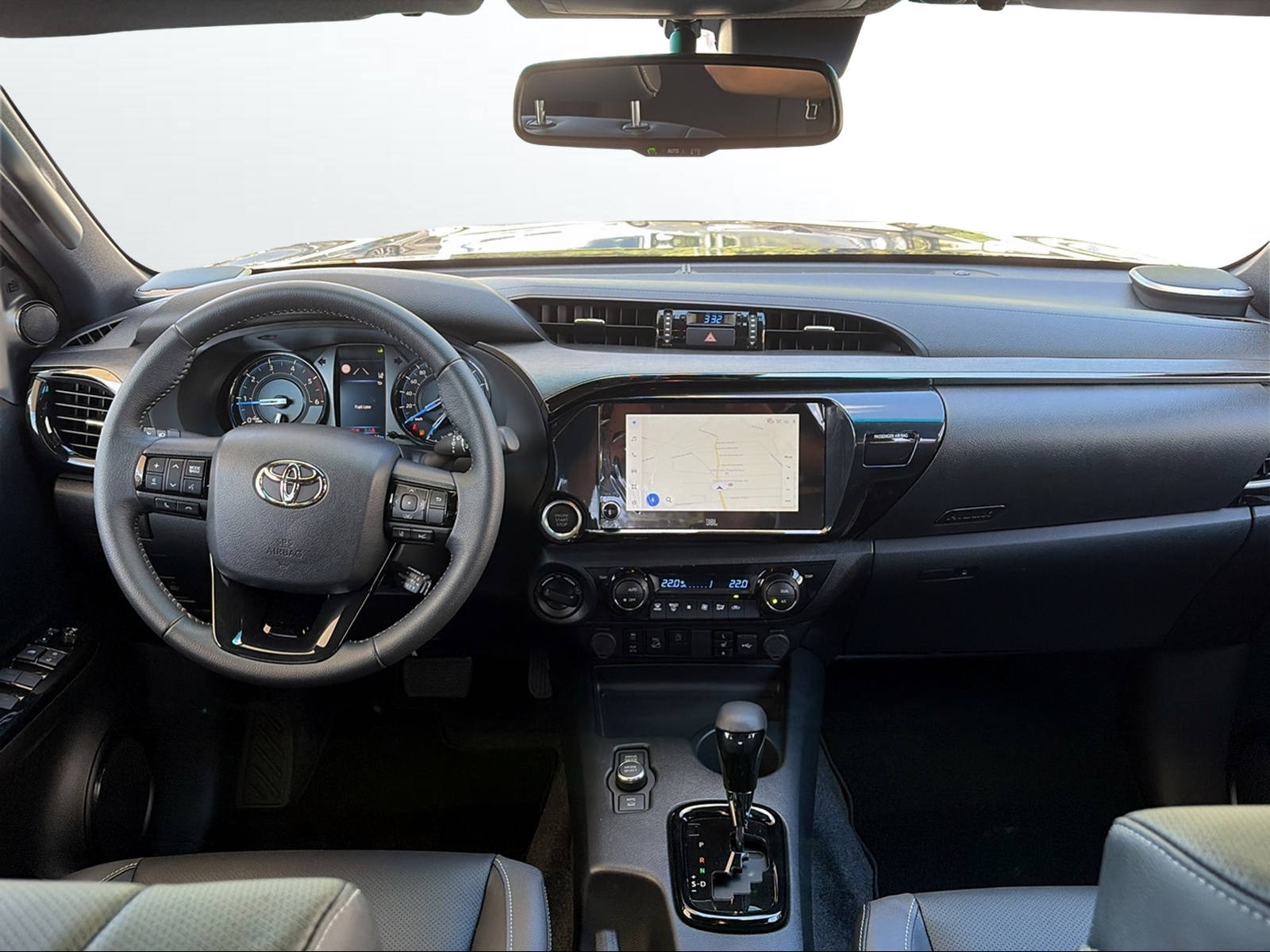 TOYOTA Hilux 2.8d MHEV Invincible Double Cab 4x4-image-8