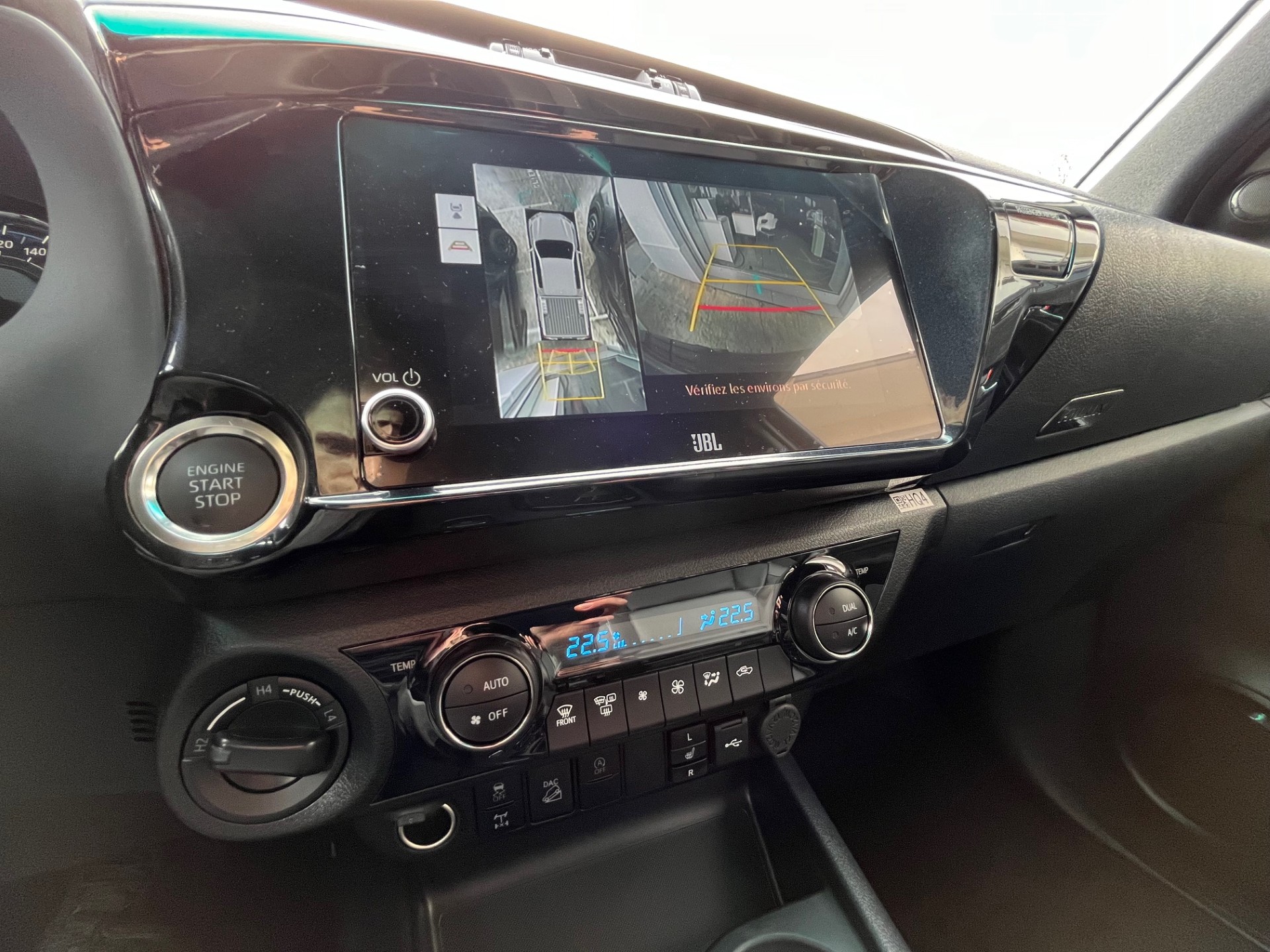 TOYOTA Hilux 2.8d MHEV Invincible Double Cab 4x4-image-12