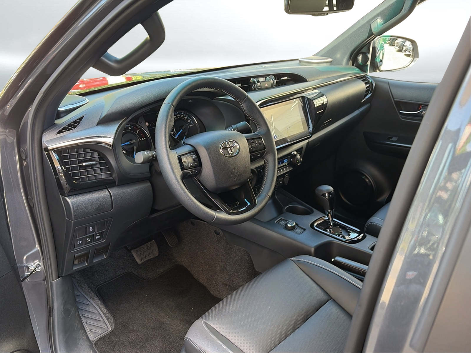 TOYOTA Hilux 2.8d MHEV Invincible Double Cab 4x4-image-5