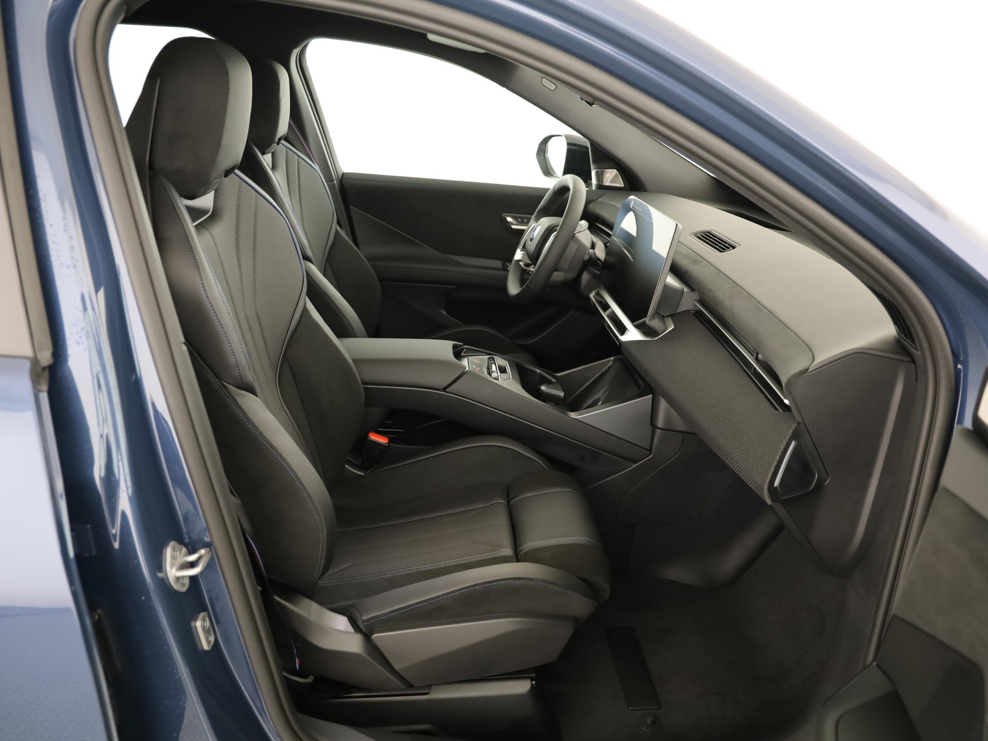 BMW iX3 50 xDrive-image-13