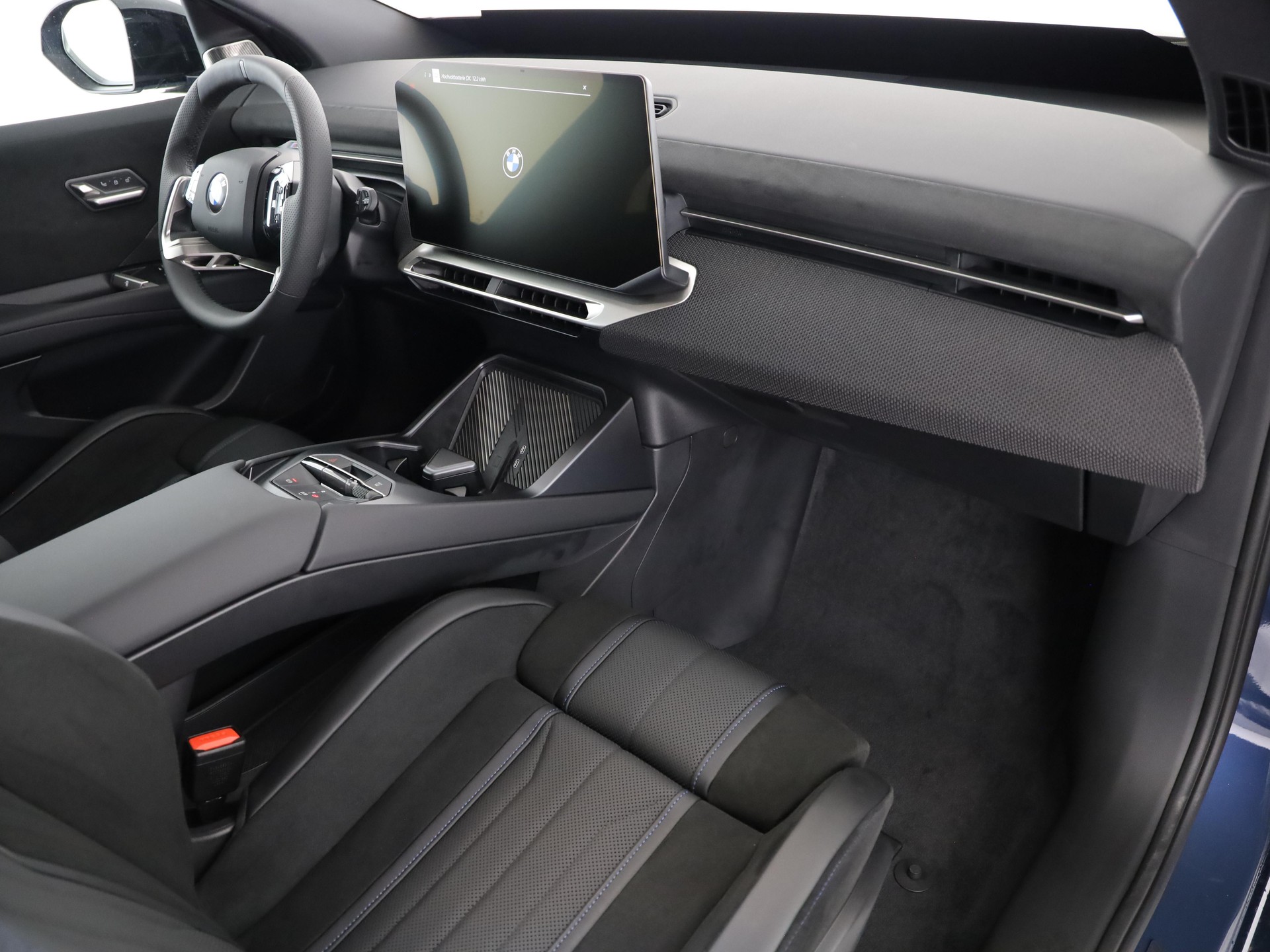 BMW iX3 50 xDrive-image-12