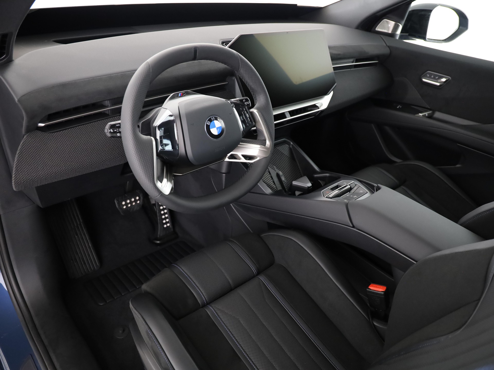 BMW iX3 50 xDrive-image-11