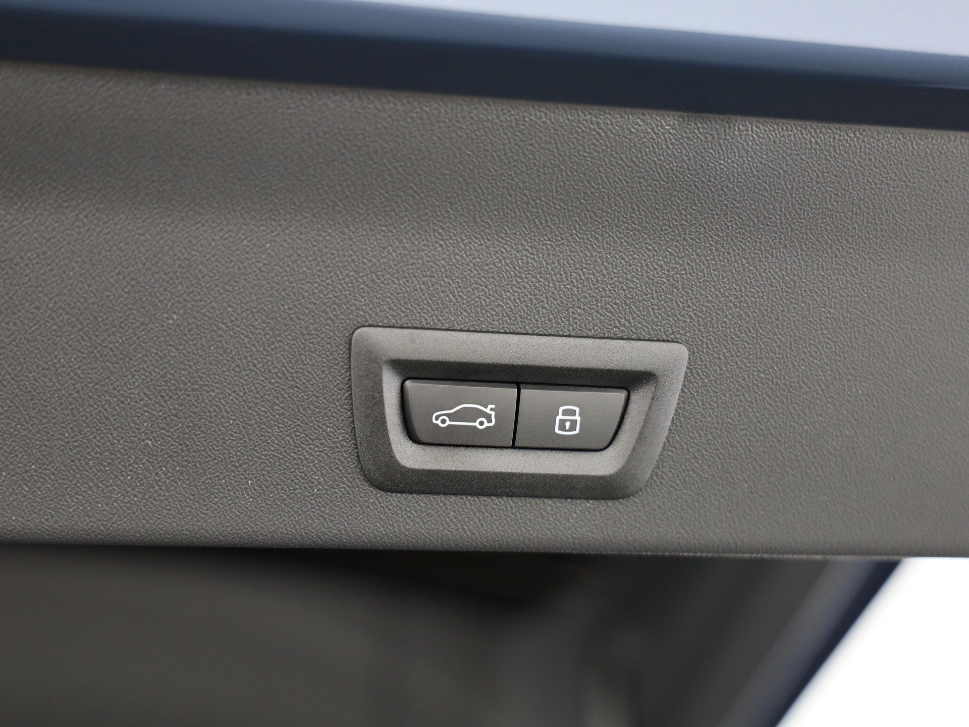 BMW iX3 50 xDrive-image-8