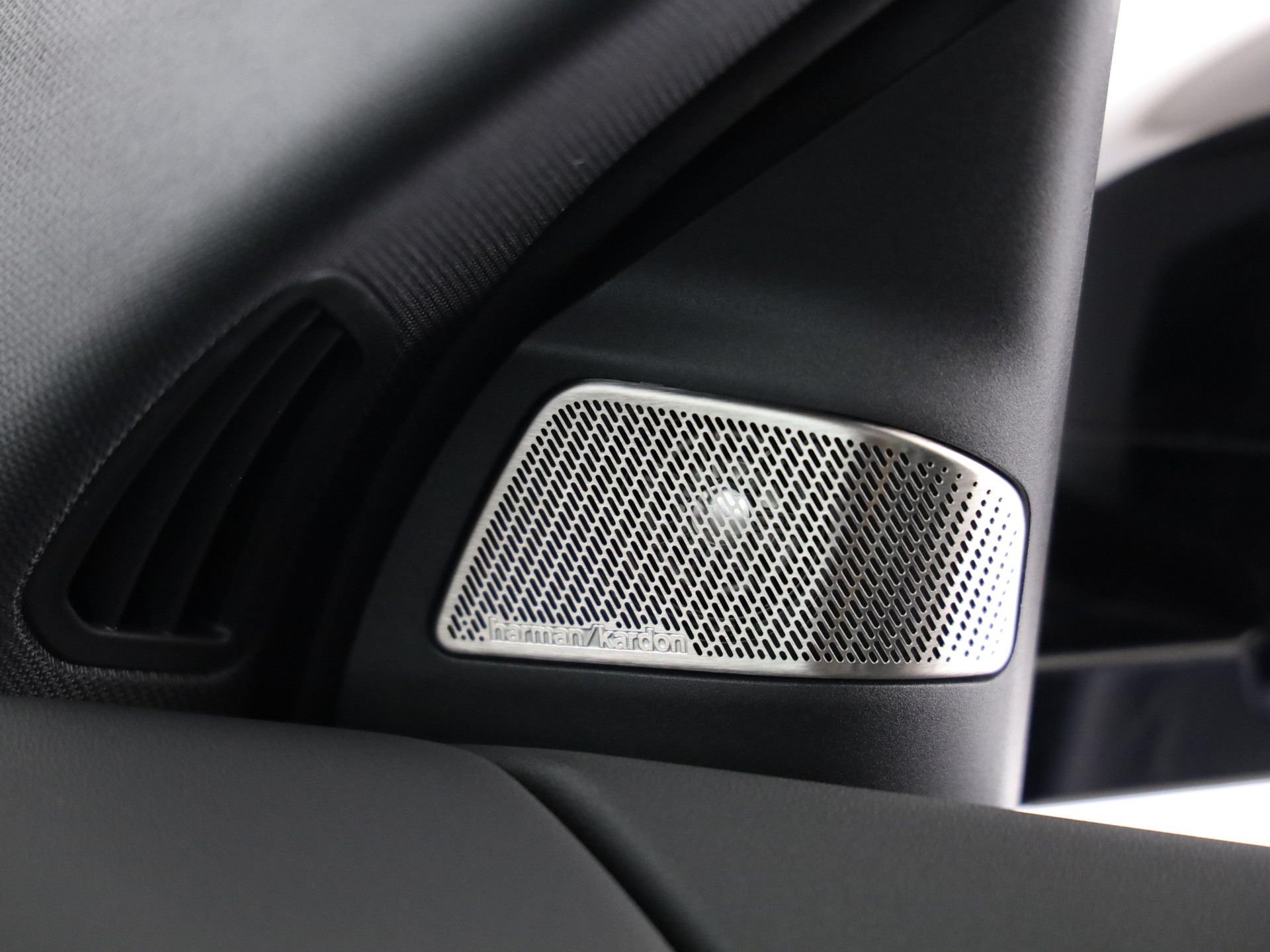 BMW iX3 50 xDrive-image-20