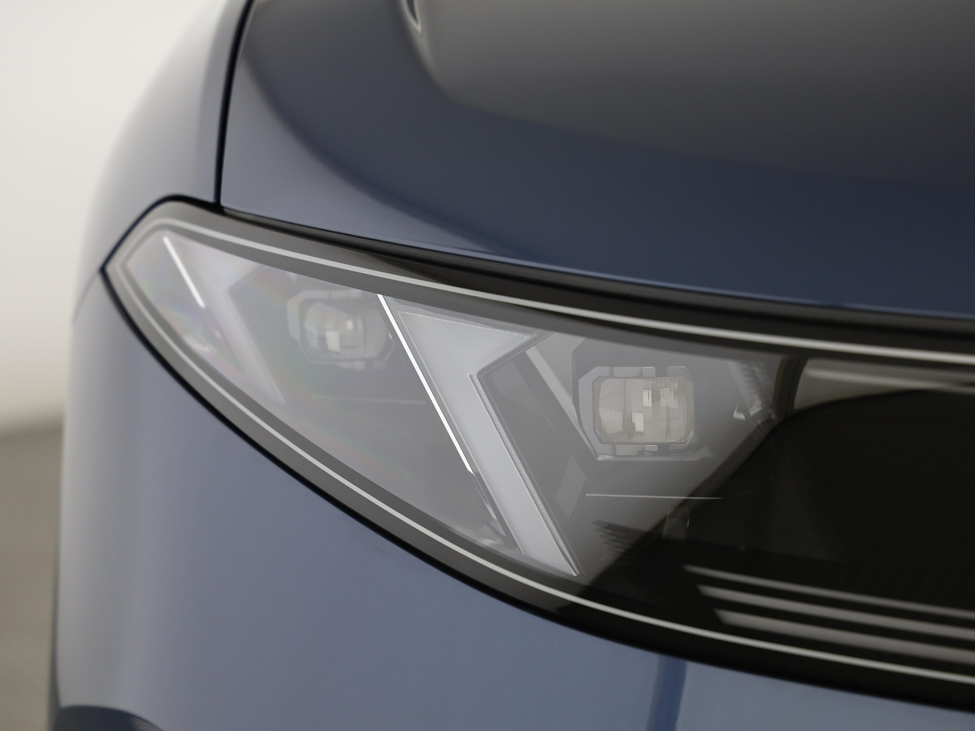 BMW iX3 50 xDrive-image-5