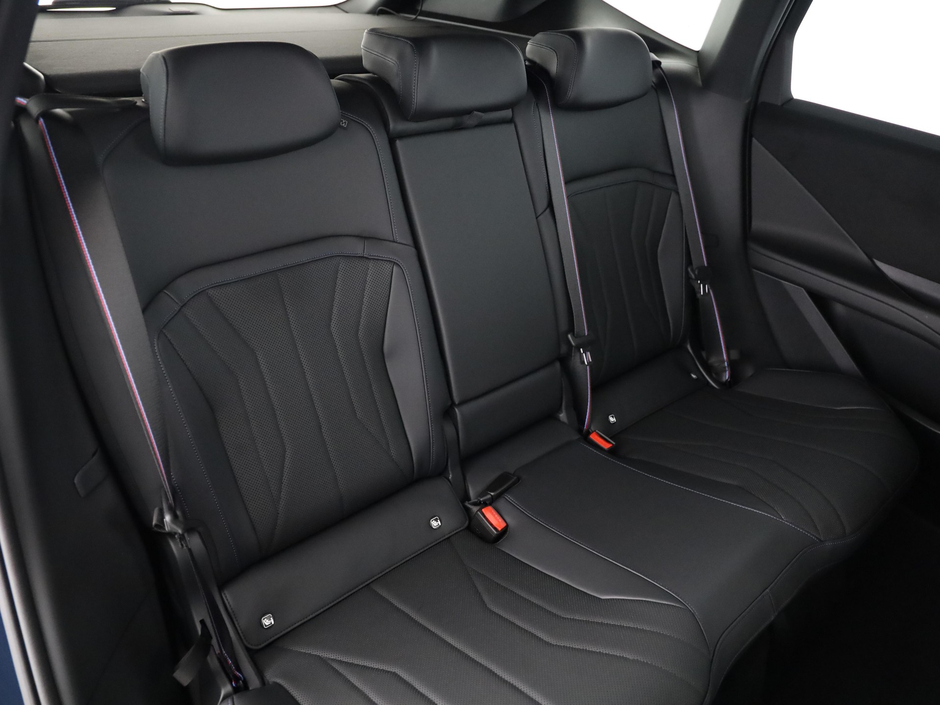 BMW iX3 50 xDrive-image-14