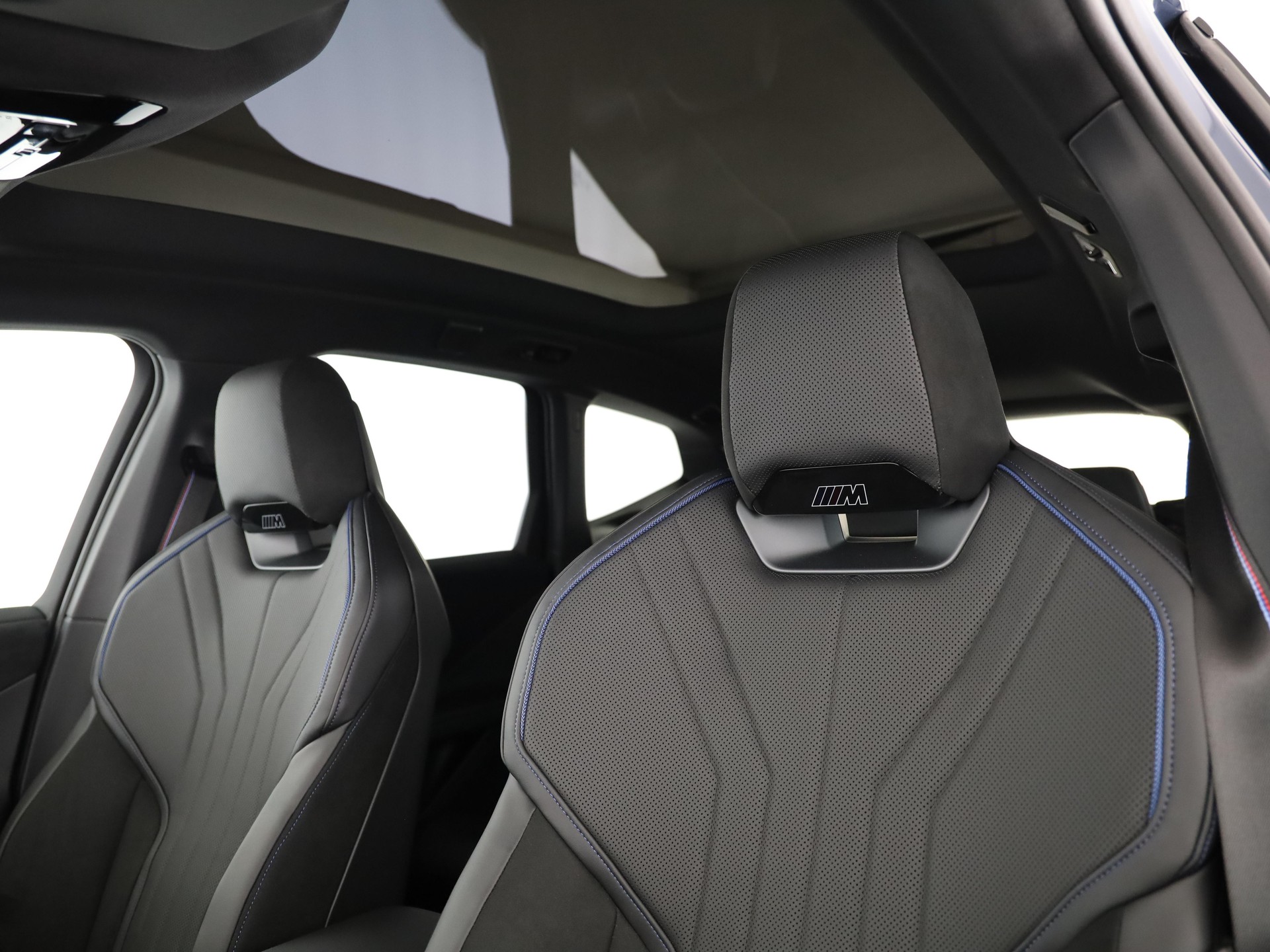 BMW iX3 50 xDrive-image-10