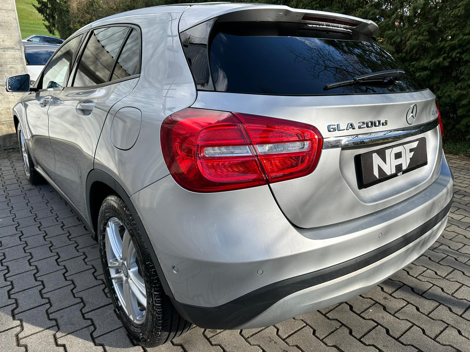MERCEDES-BENZ GLA 200 CDI Swiss Star Edition 4Matic 7G-DCT-image-2