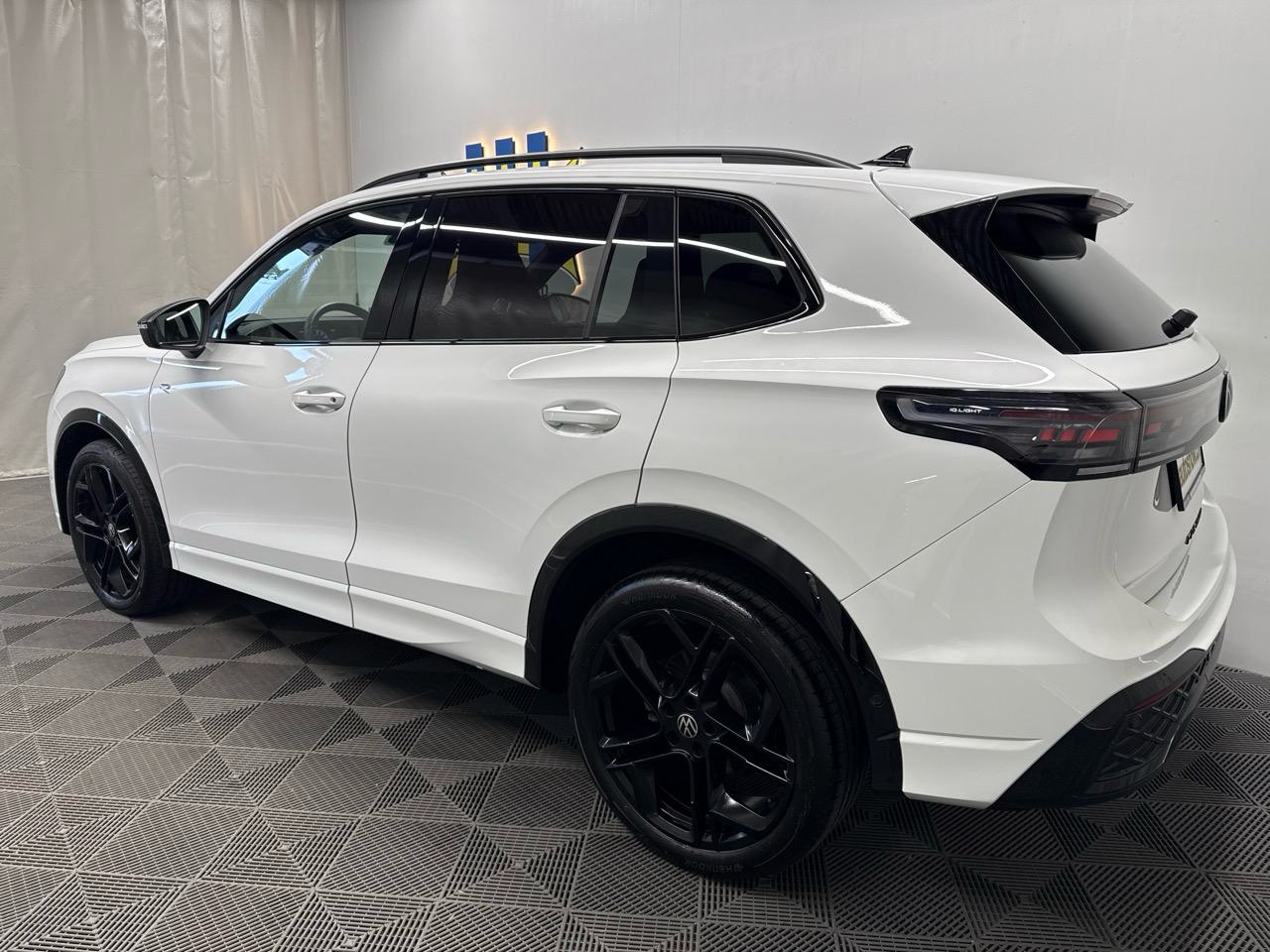 VW Tiguan 2.0 TSI R-Line 4Motion Black Edition-image-1