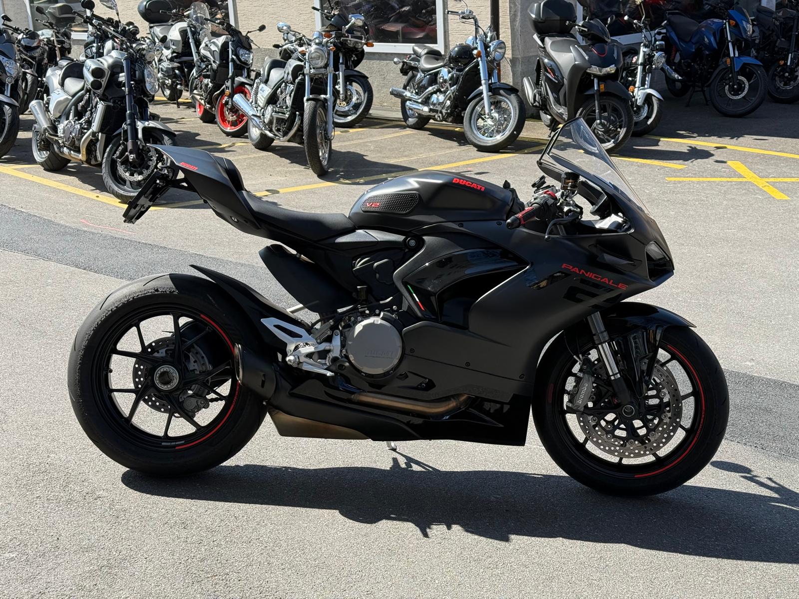 DUCATI Panigale V2-showroom-element-3