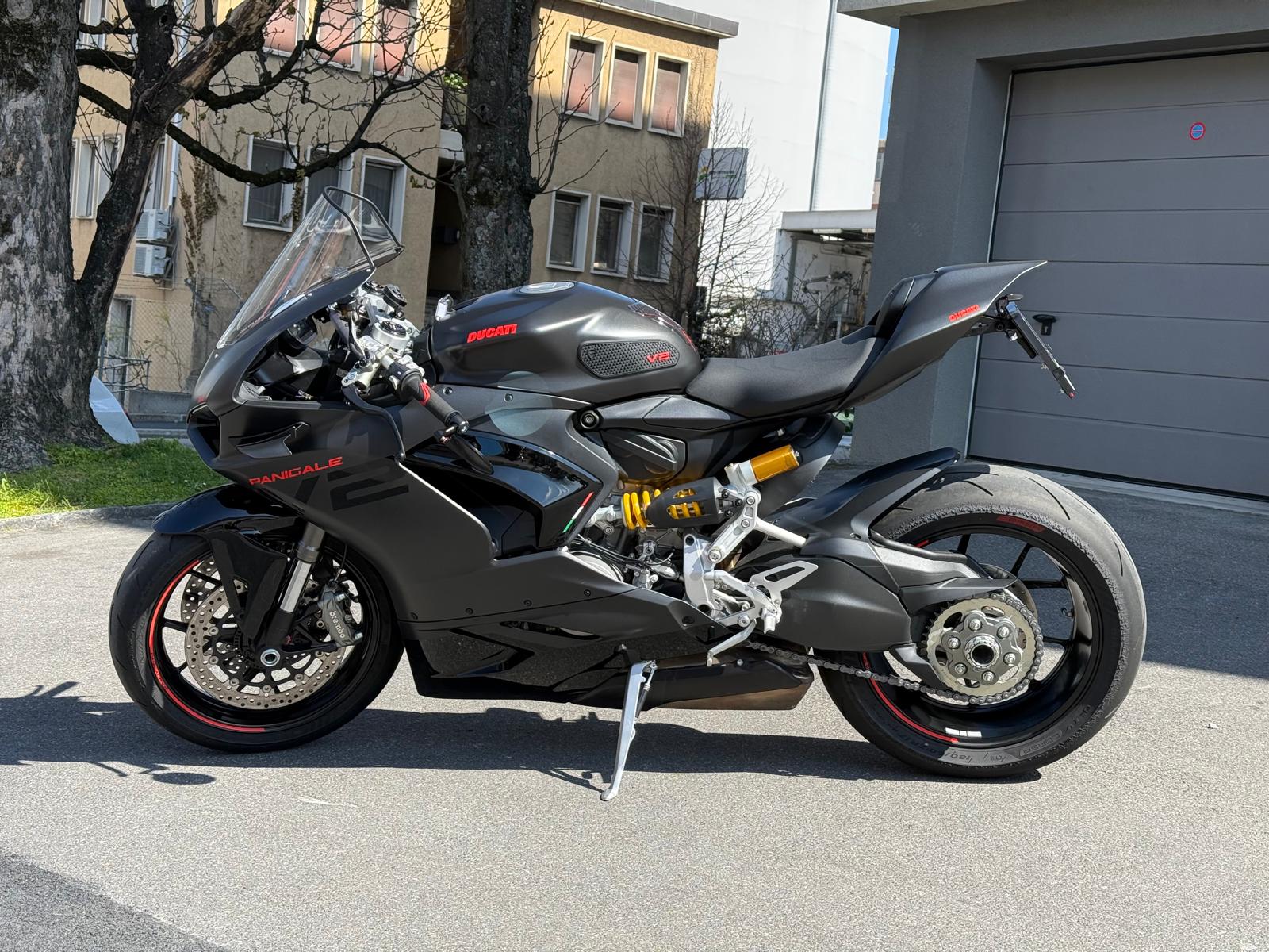 DUCATI Panigale V2-showroom-element-2