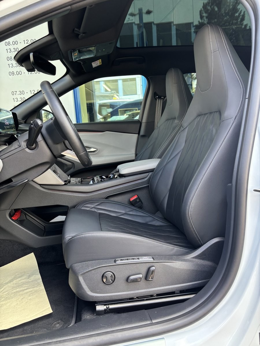 FORD Explorer Extended Range Premium-showroom-element-3