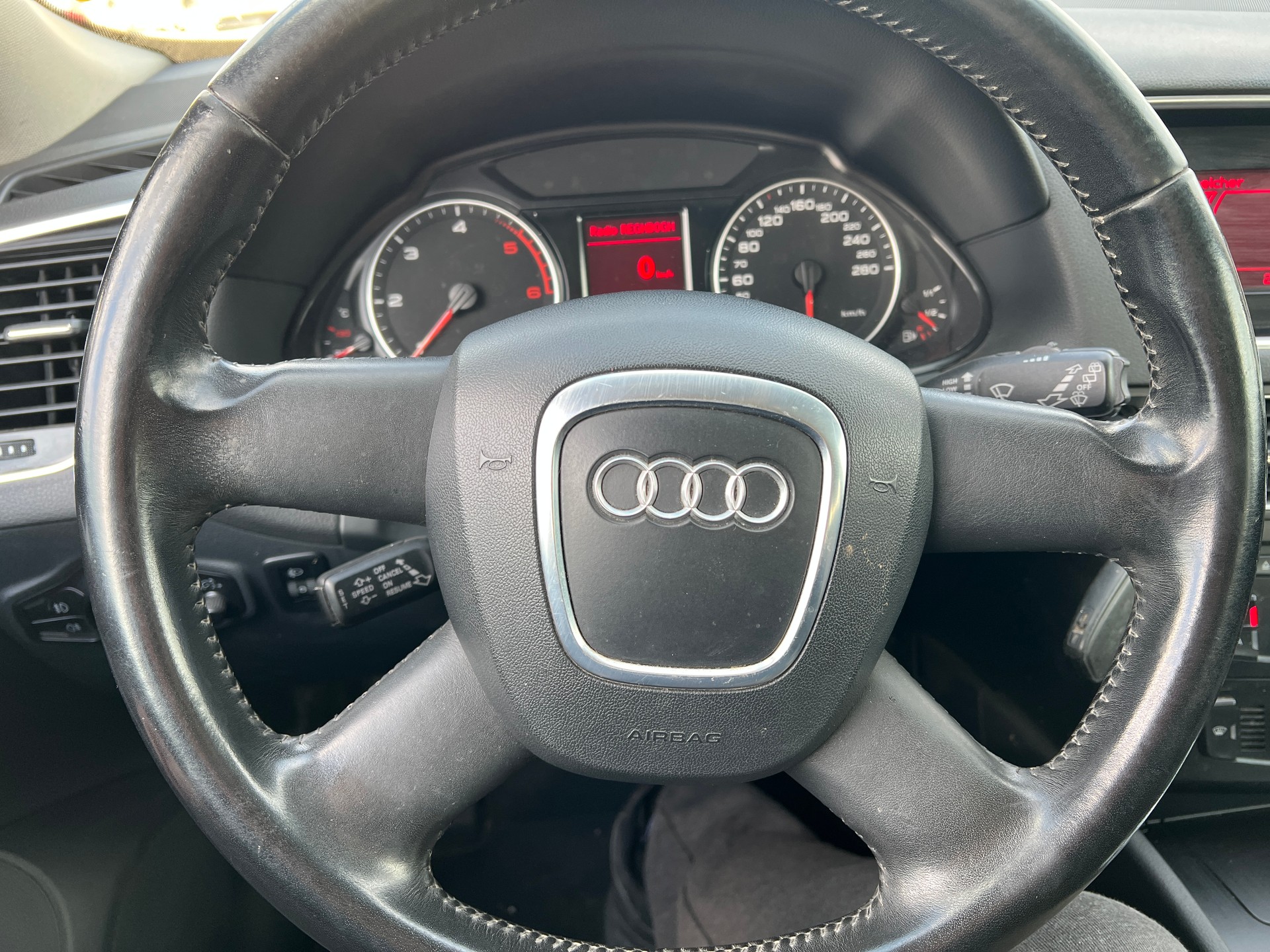 AUDI Q5 2.0 TDI quattro S-tronic Automat (Klimatronik * Alufelgen * Radio CD * Sensoren * BO4)-image-9