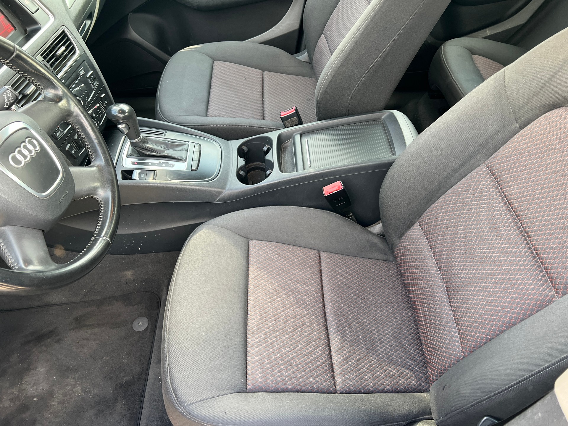 AUDI Q5 2.0 TDI quattro S-tronic Automat (Klimatronik * Alufelgen * Radio CD * Sensoren * BO4)-image-13