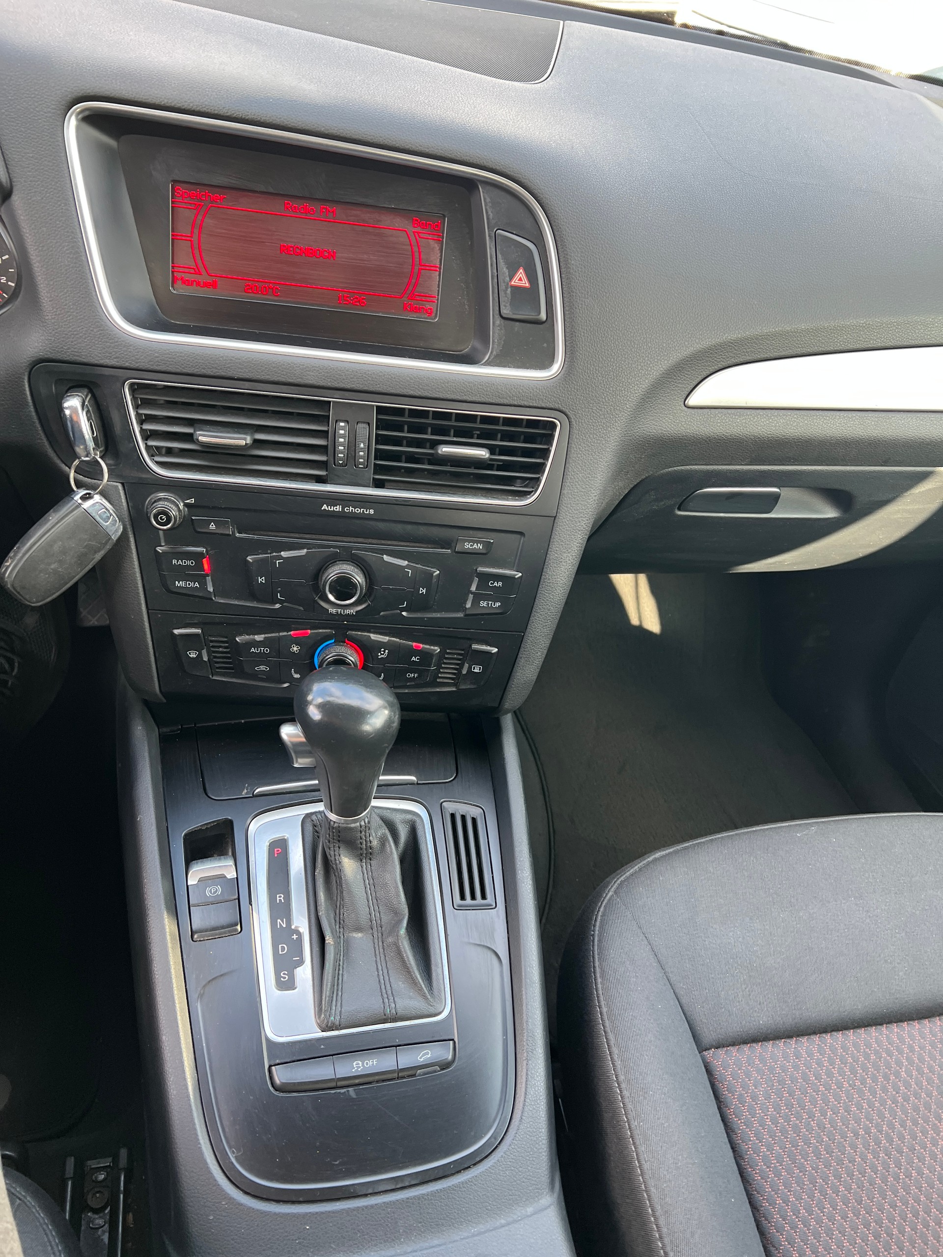 AUDI Q5 2.0 TDI quattro S-tronic Automat (Klimatronik * Alufelgen * Radio CD * Sensoren * BO4)-image-10