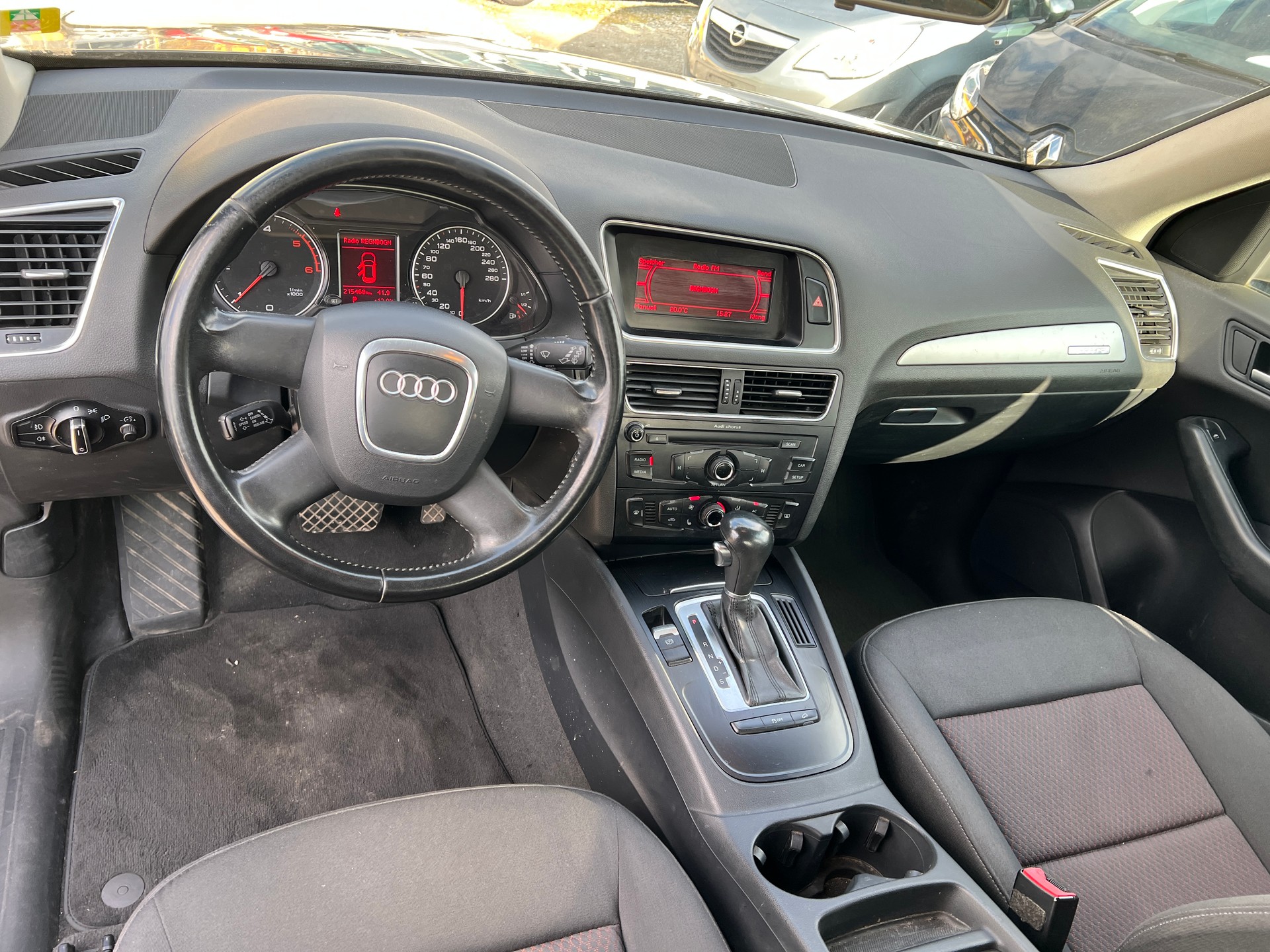 AUDI Q5 2.0 TDI quattro S-tronic Automat (Klimatronik * Alufelgen * Radio CD * Sensoren * BO4)-image-11