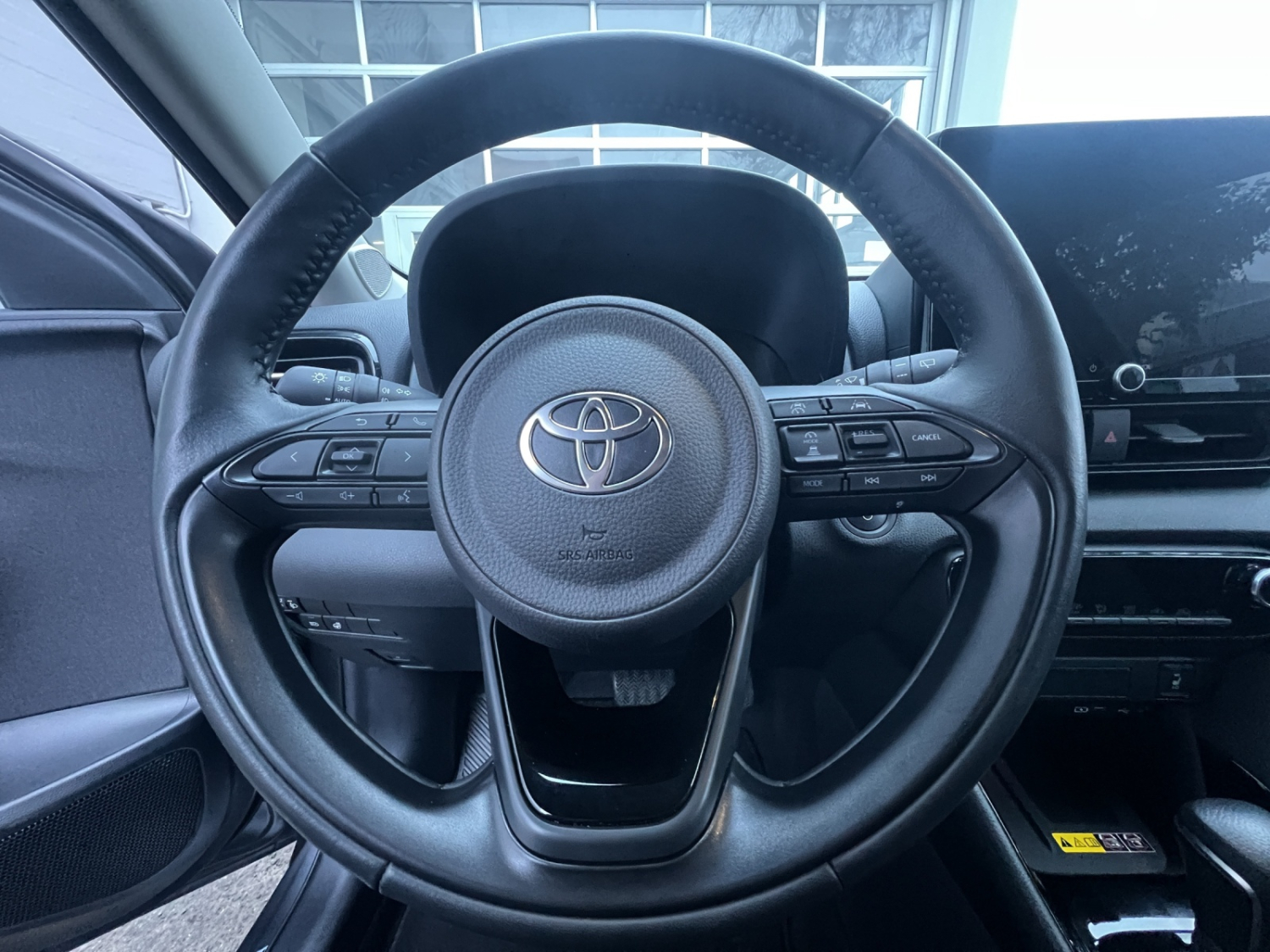 TOYOTA Yaris 1.5 VVT-i HSD Trend-image-11