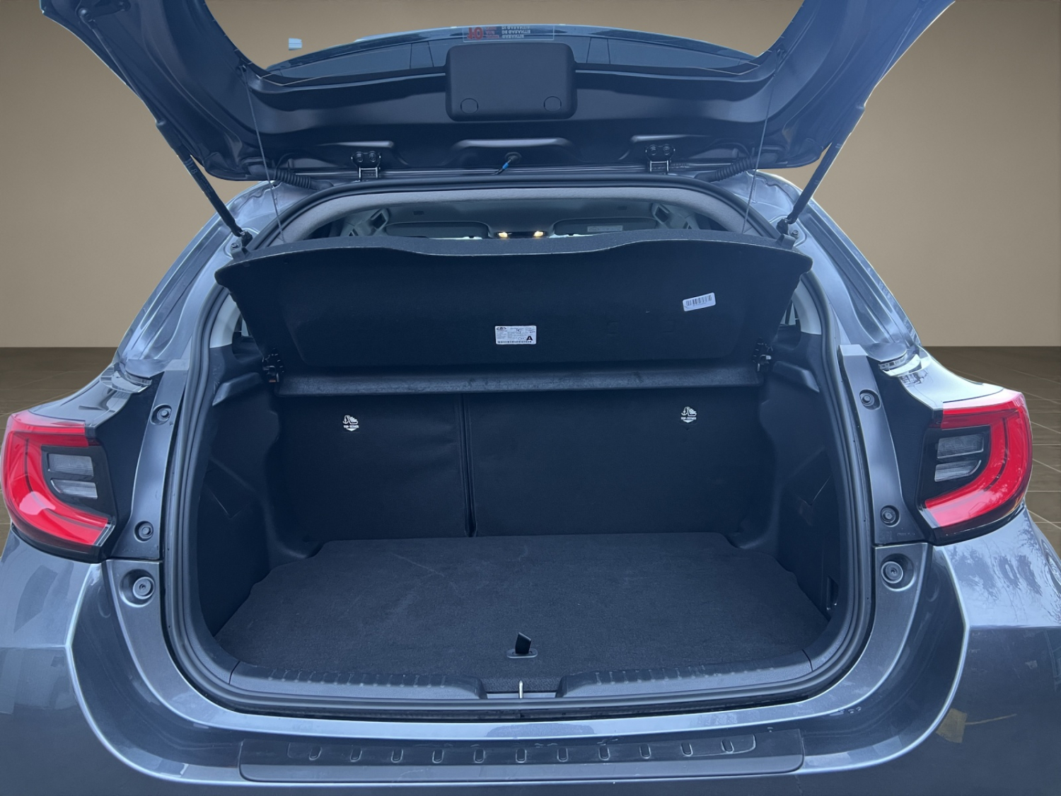 TOYOTA Yaris 1.5 VVT-i HSD Trend-image-17